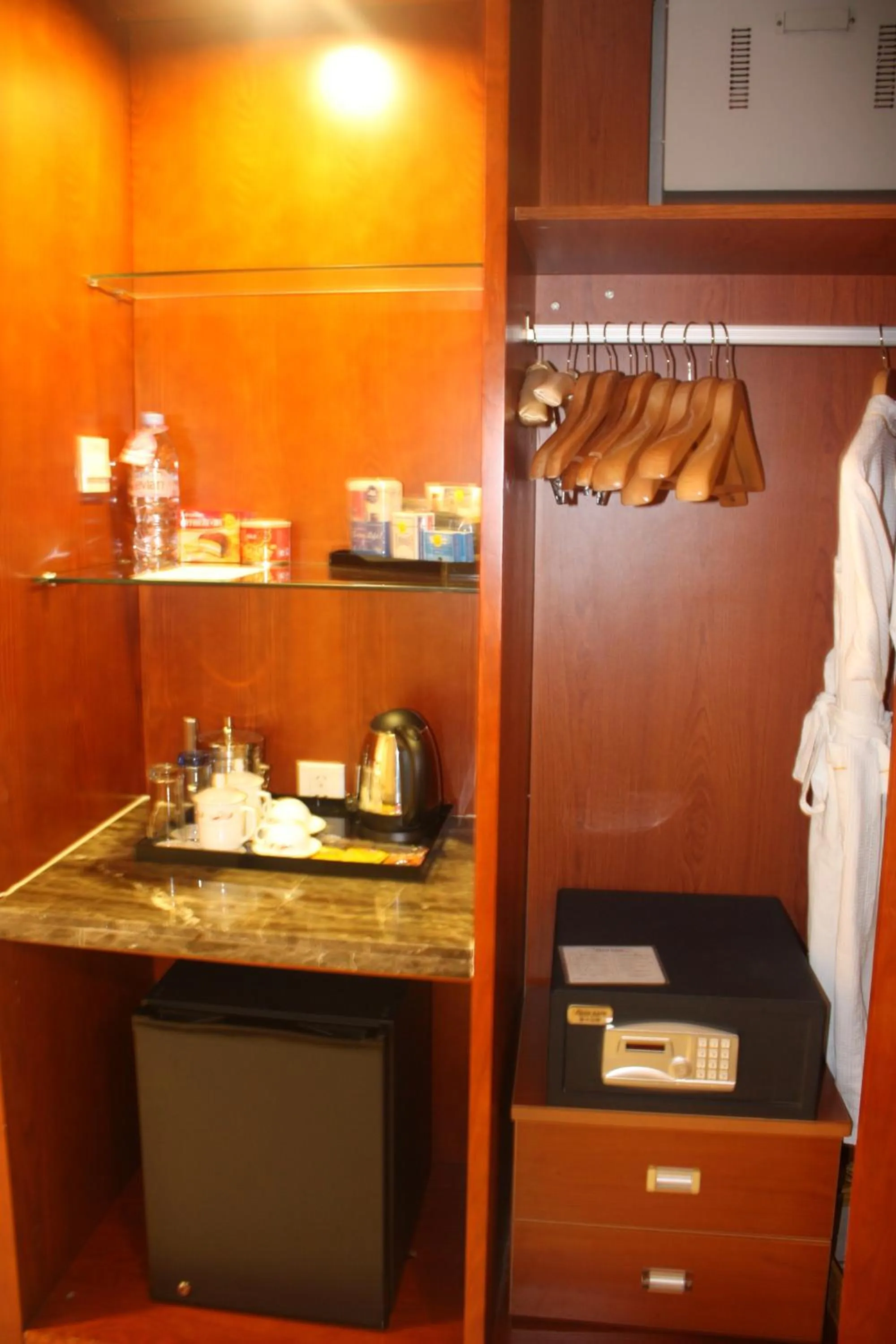 Super House International