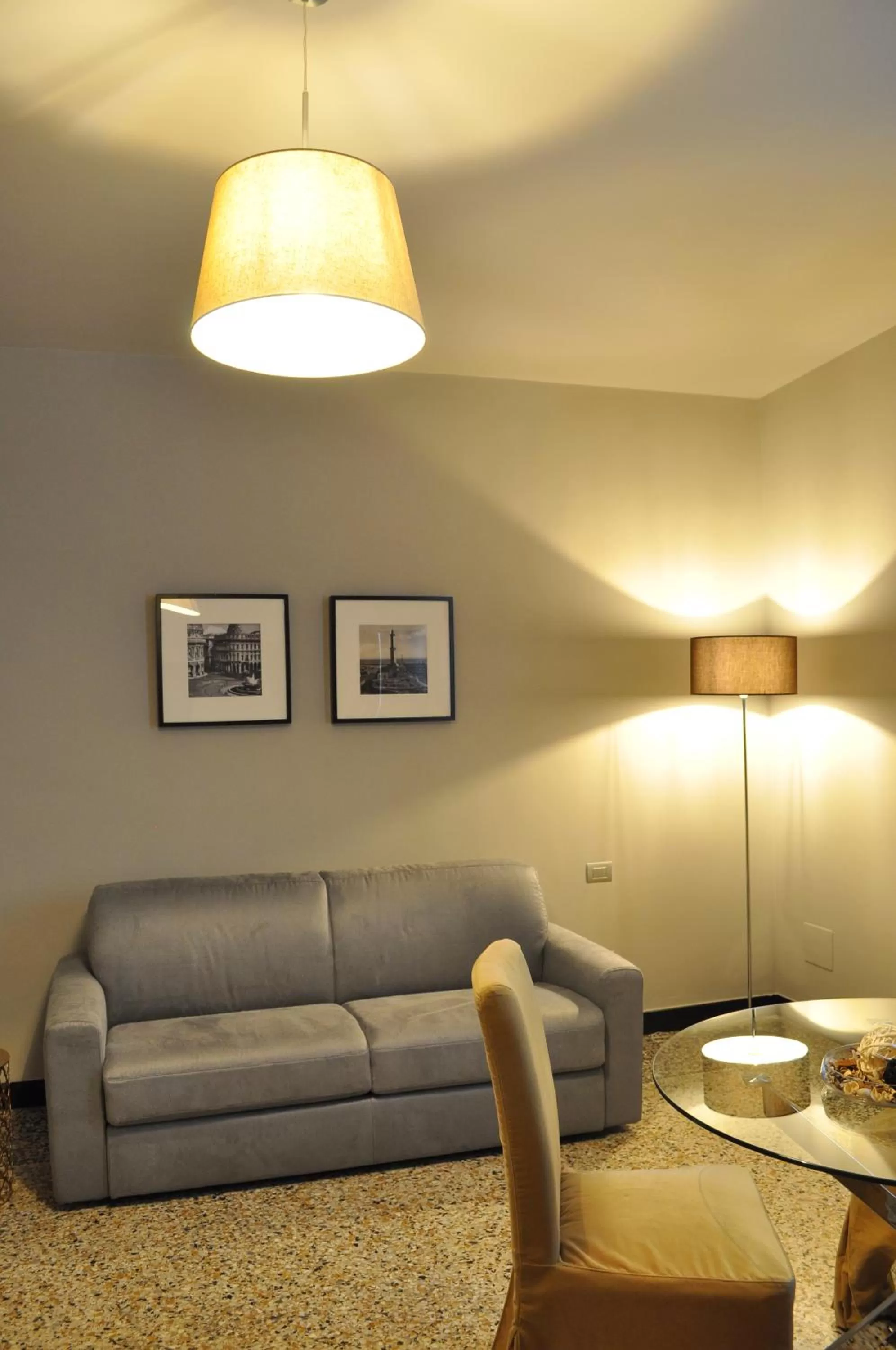 Photo of the whole room in HNN Luxury Suites