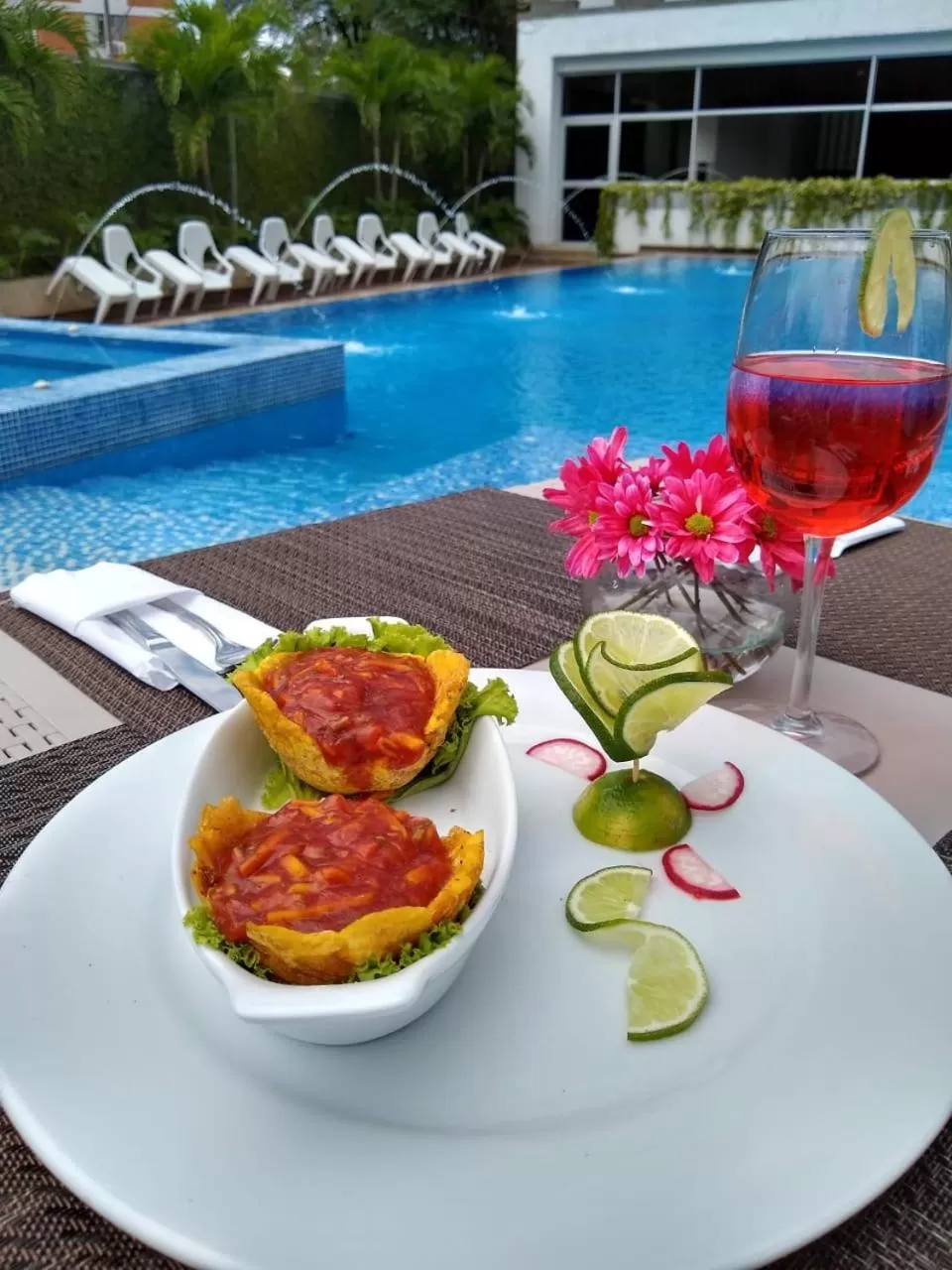 Alcoholic drinks, Swimming Pool in Hotel Blue 66