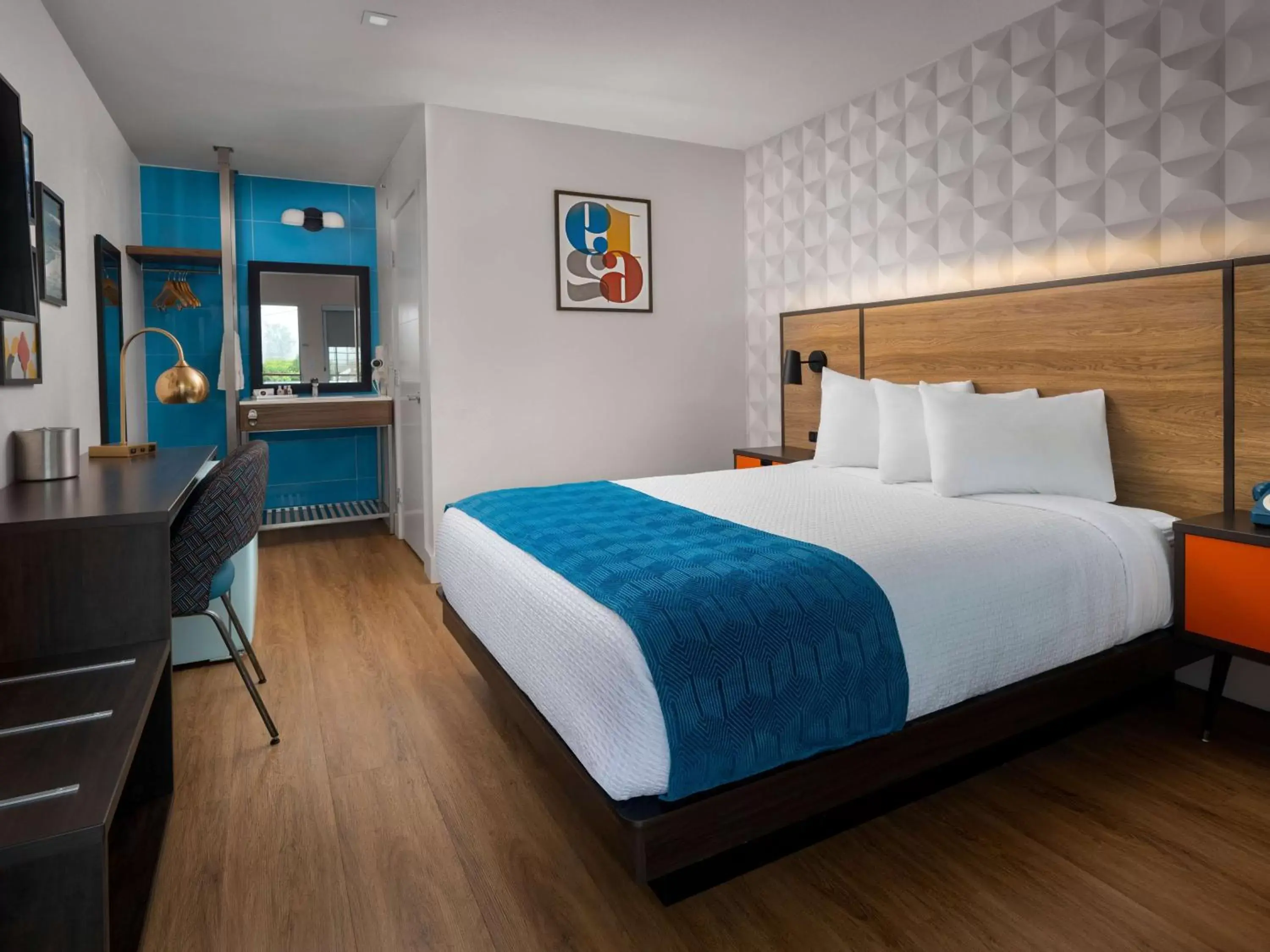 Queen Bed | New 60s Retro-Style Decor in Motel 6-Santa Barbara, CA - Beach Queen Bed | New 60s Retro-Style Decor in Motel 6-Santa Barbara, CA - Beach