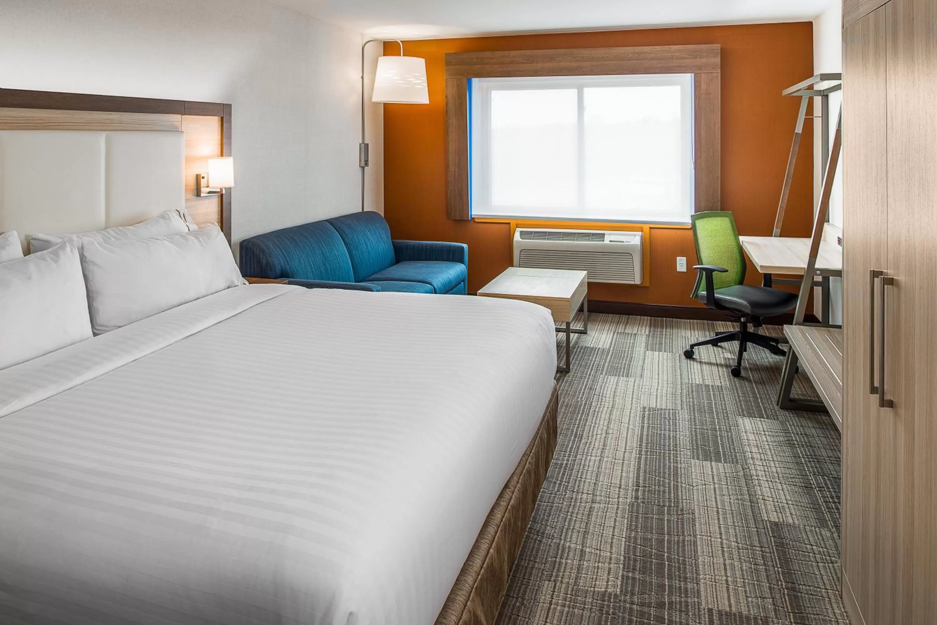 Photo of the whole room, Bed in Holiday Inn Express & Suites Halifax - Bedford by IHG