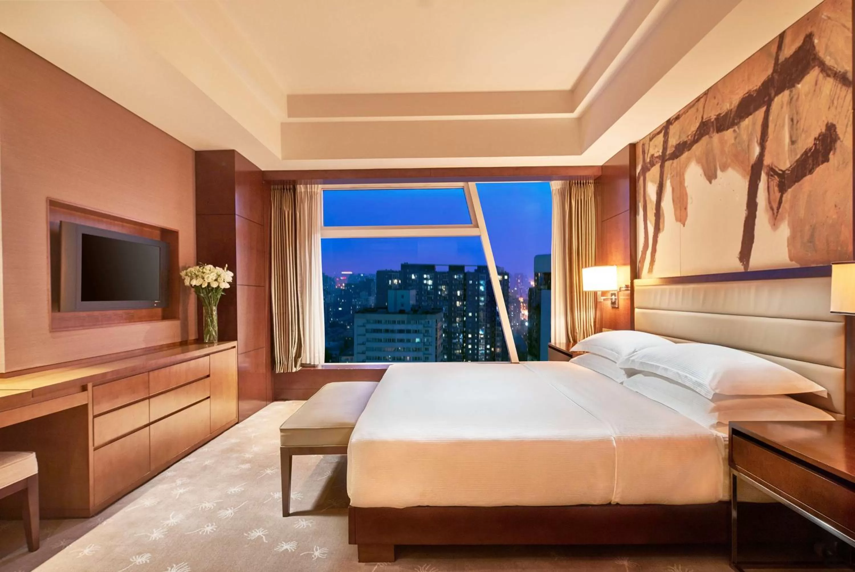 Photo of the whole room, Bed in DoubleTree by Hilton Beijing