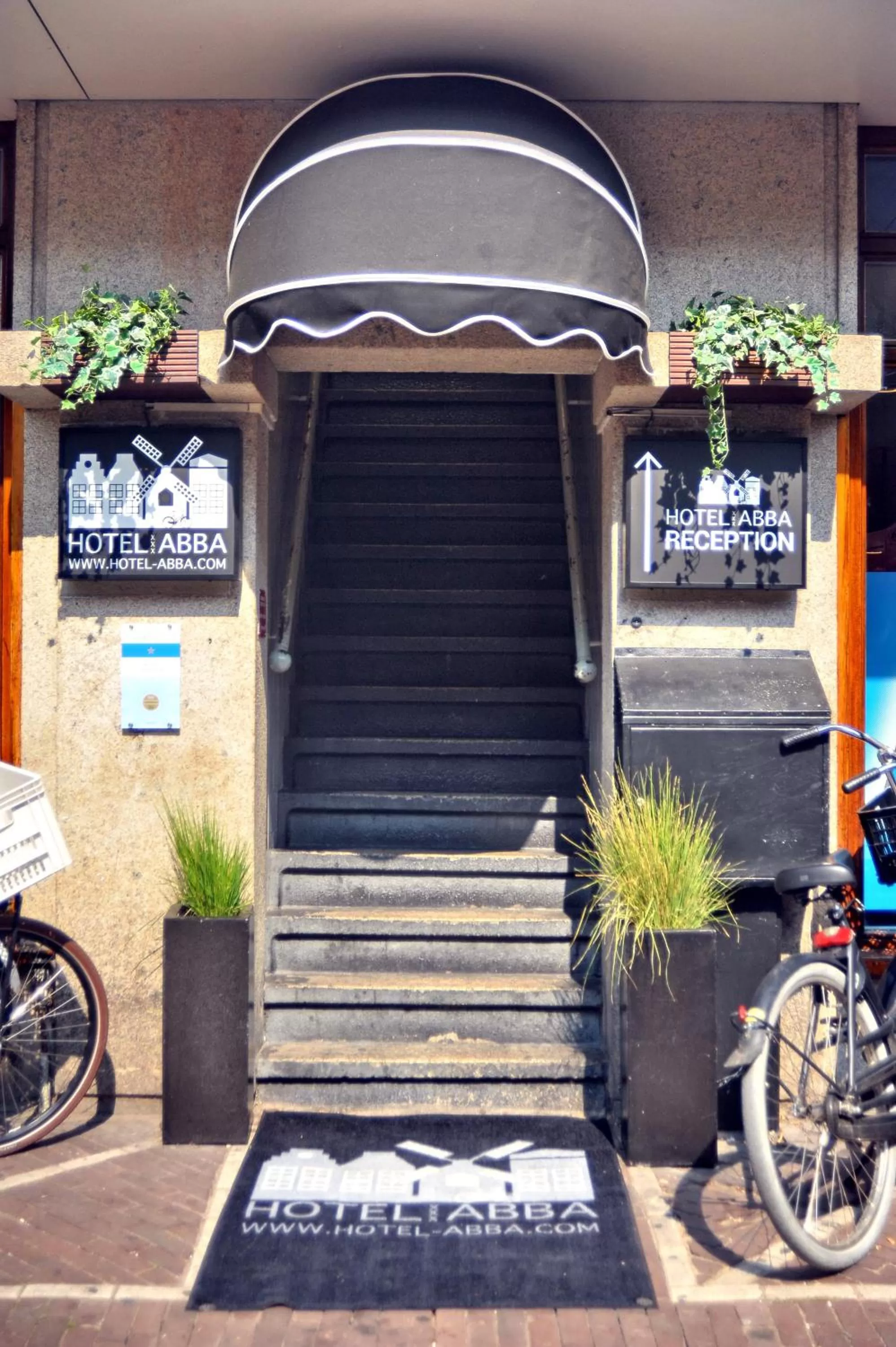 Facade/entrance in Hotel Abba