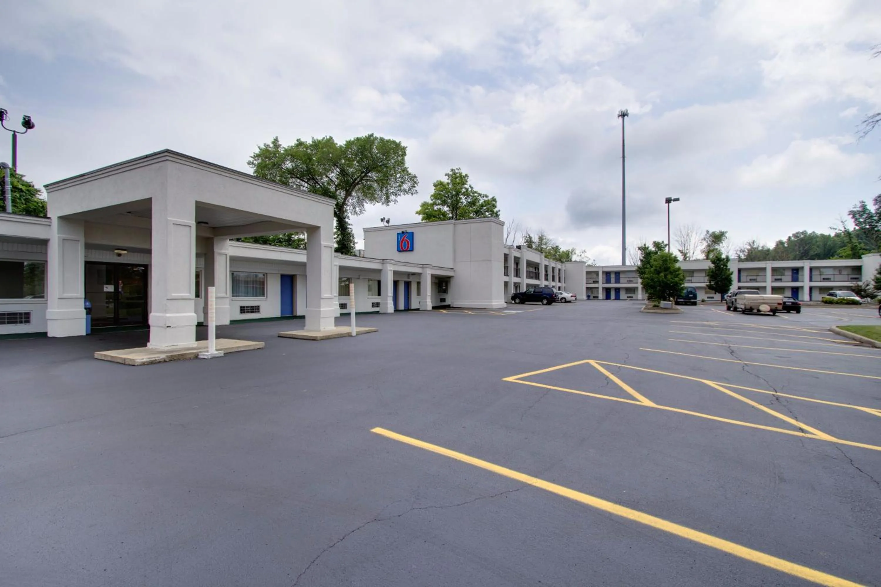 Facade/entrance in Motel 6-Richfield, OH