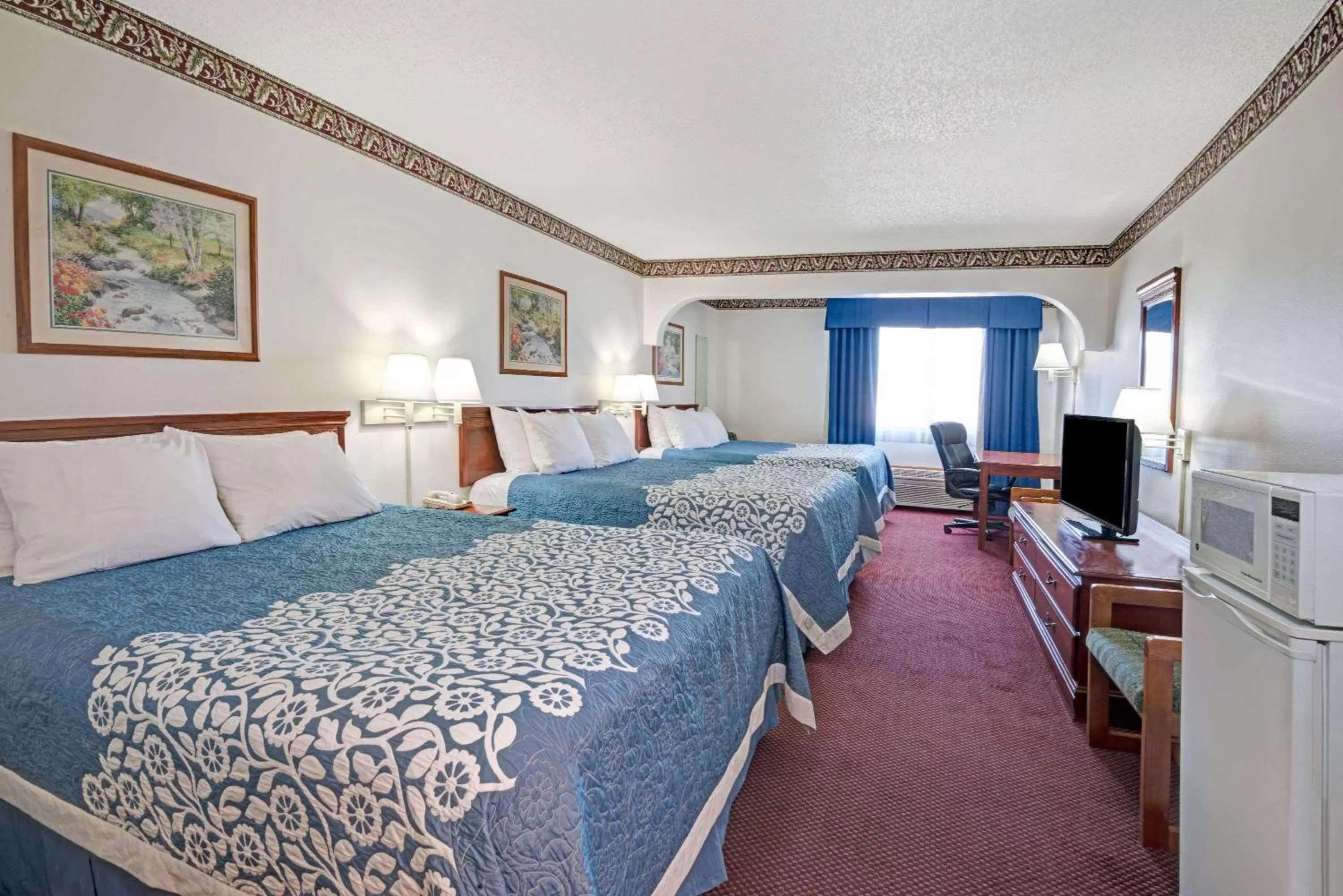 Photo of the whole room, Bed in Days Inn by Wyndham Laramie