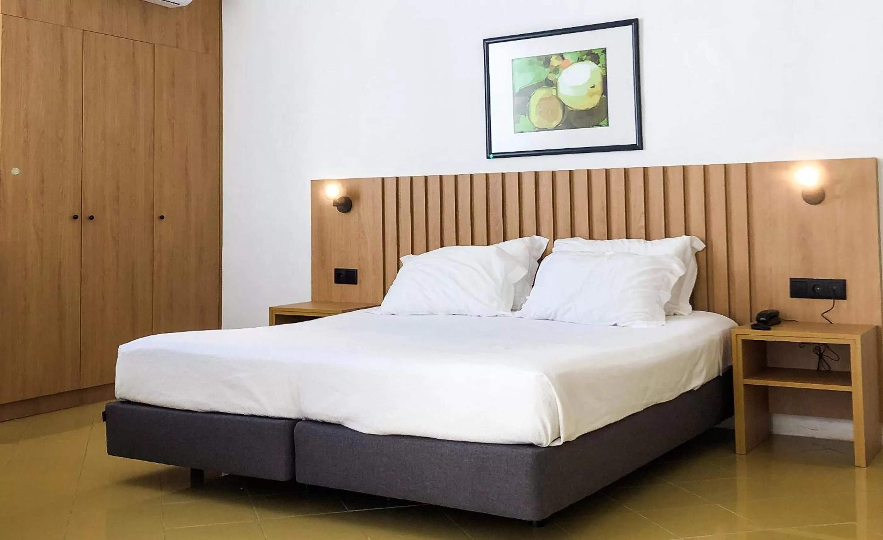 Bedroom, Bed in Hotel Apartamento Foz Atlantida