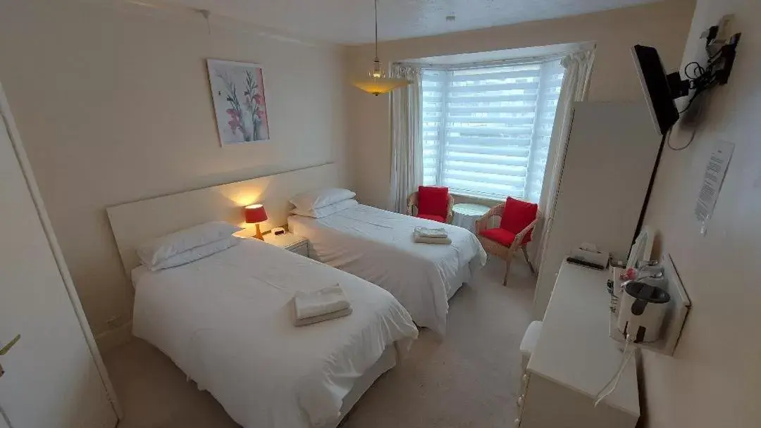 Deluxe Double or Twin Room in The Clifton at Paignton Deluxe Double or Twin Room in The Clifton at Paignton