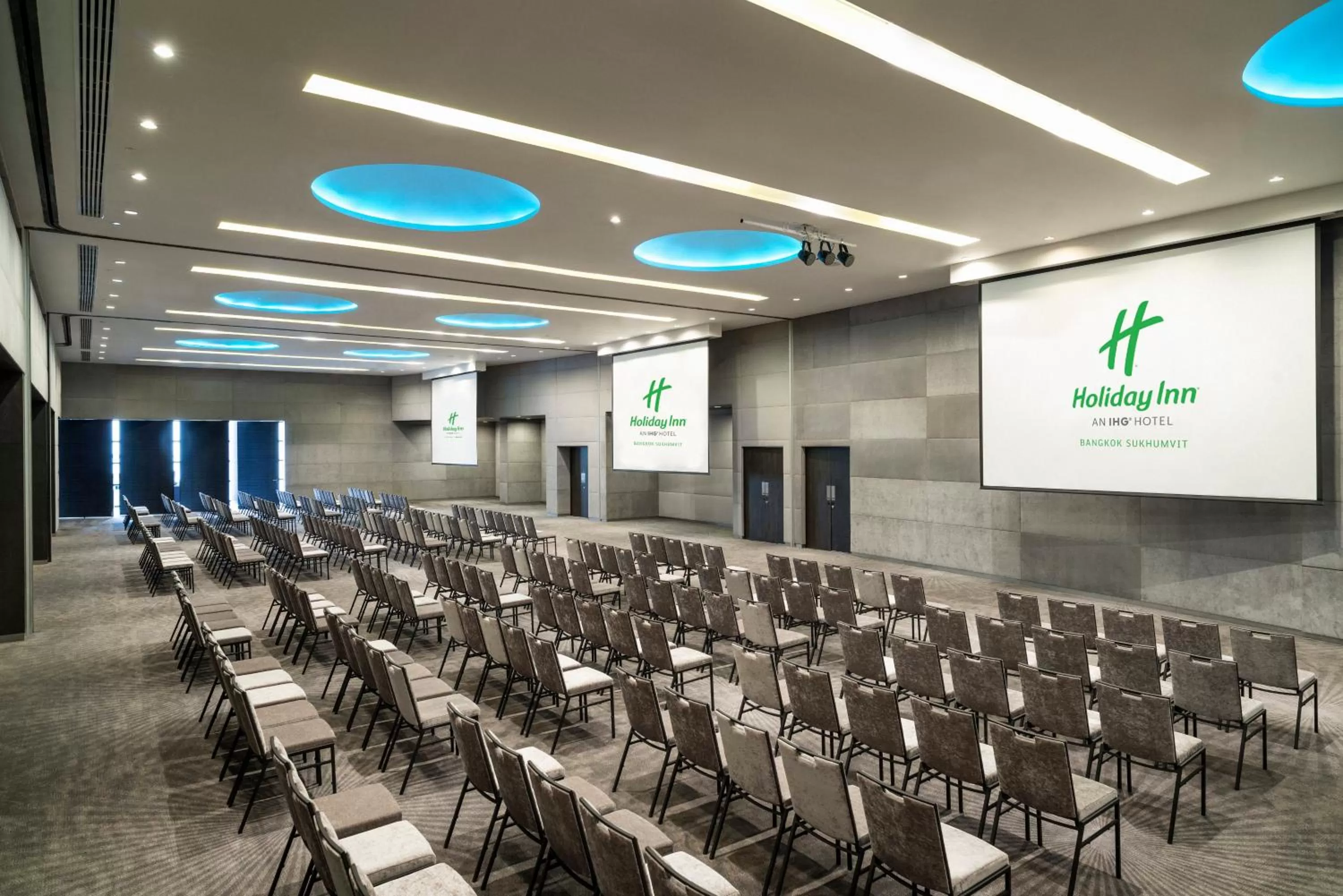 Meeting/conference room in Holiday Inn Bangkok Sukhumvit by IHG