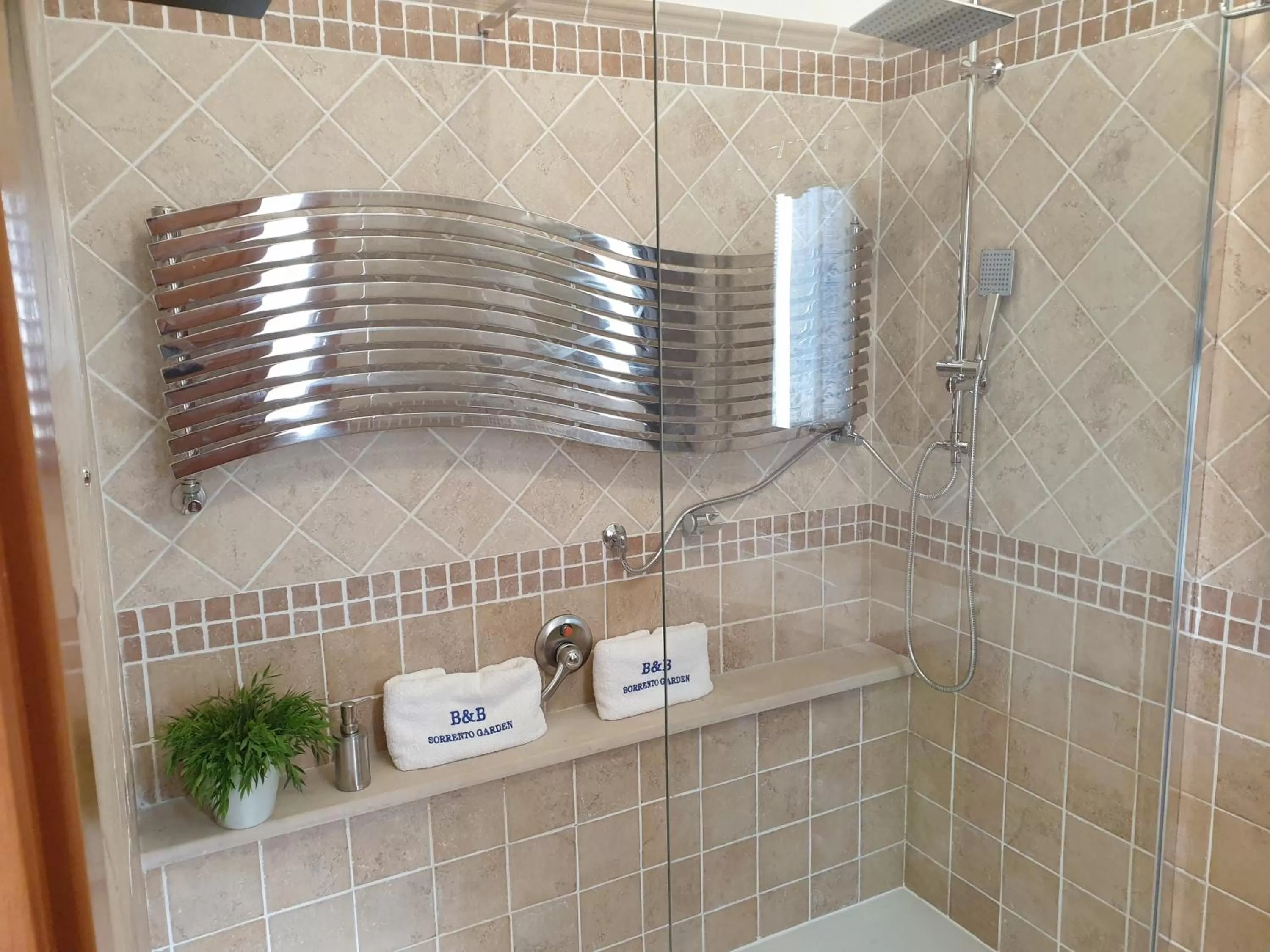 Shower in b&b Sorrento Garden