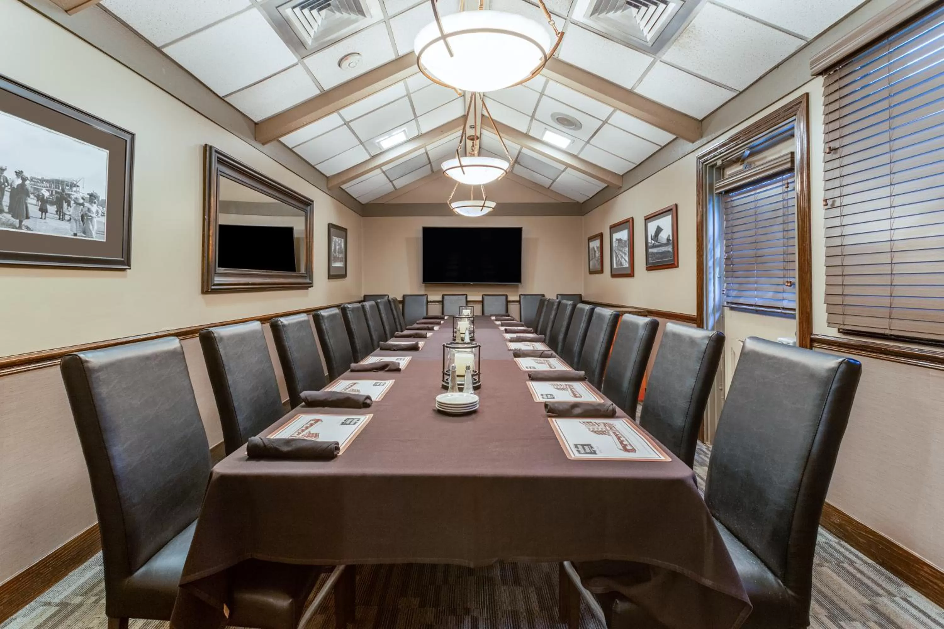 Meeting/conference room in Holiday Inn Rockford by IHG