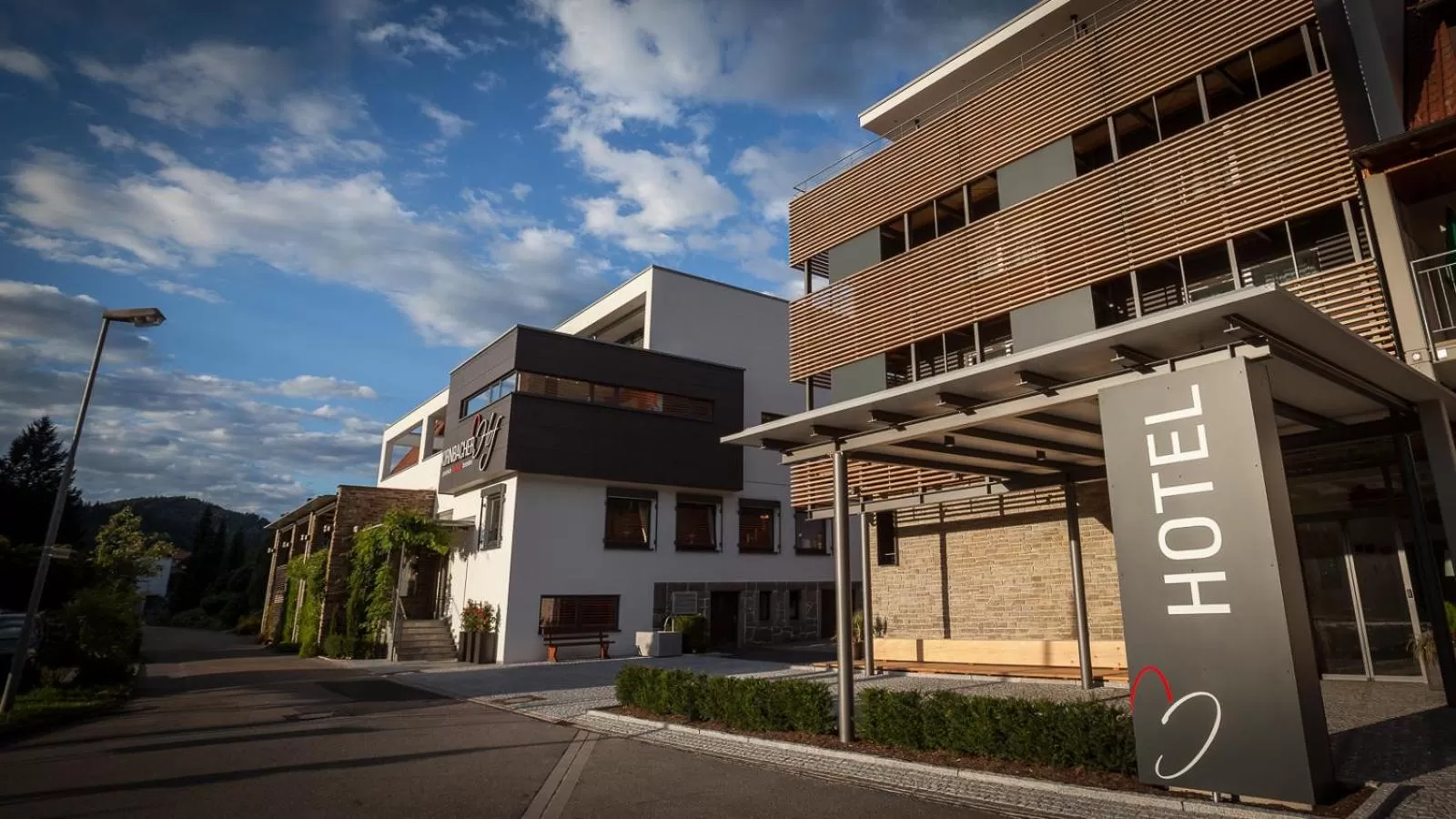 Facade/entrance in Bollenhuthotel Kirnbacher Hof