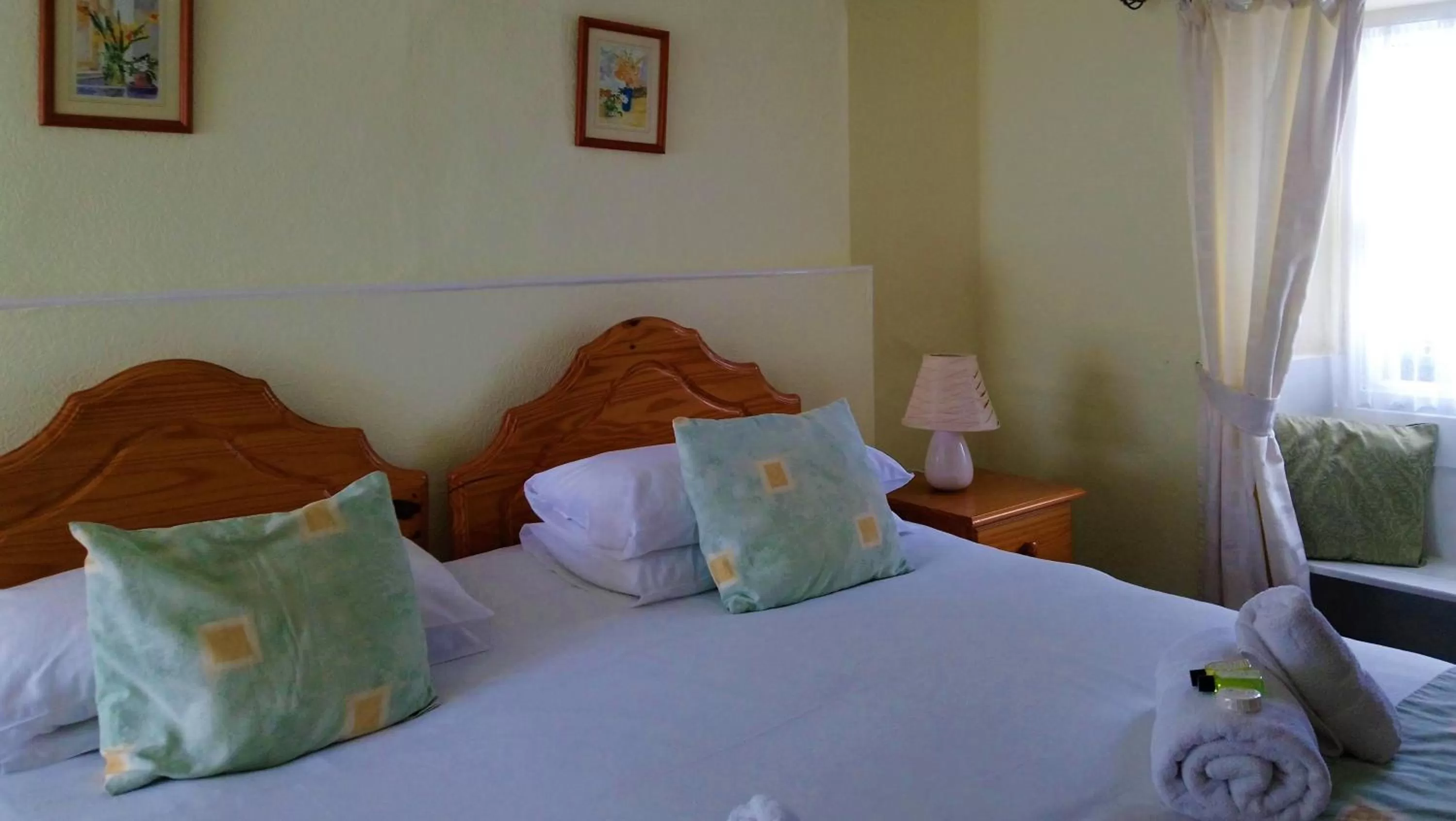 Bed in Auld Cross Keys Inn