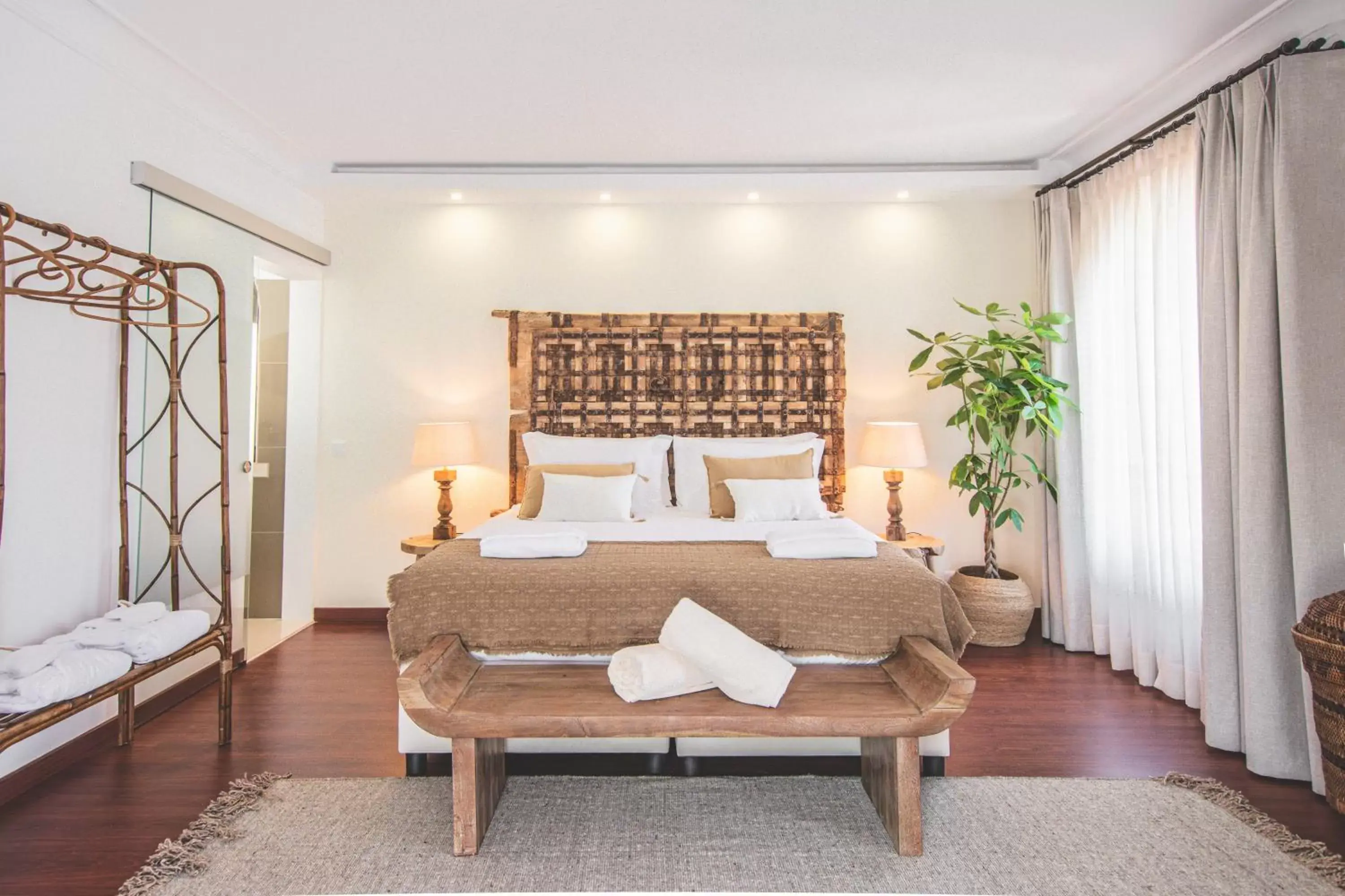 Suite with Pool View in Villa Pietra Estoril Eco Guesthouse Suite with Pool View in Villa Pietra Estoril Eco Guesthouse