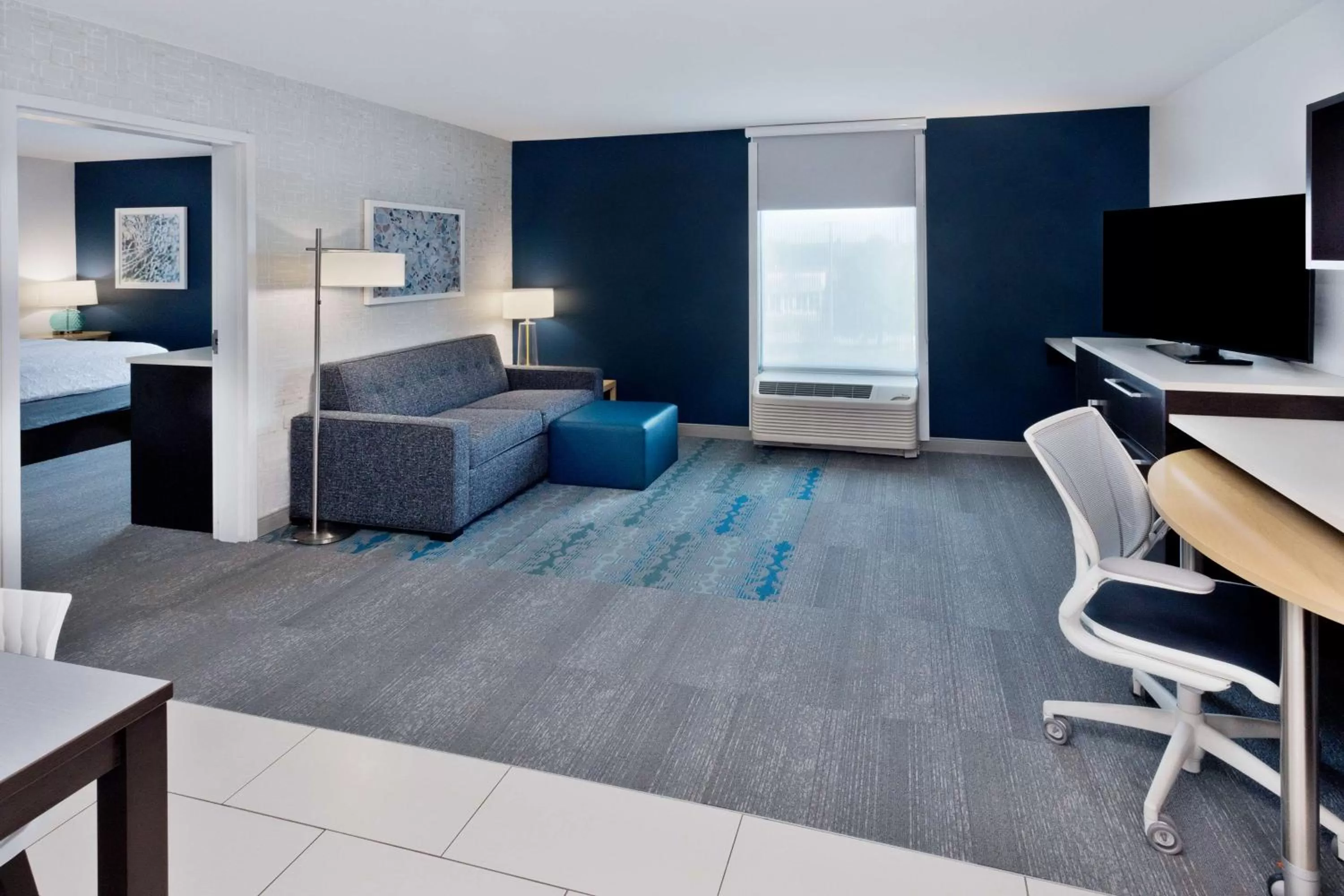 Bedroom, Bed in Home2 Suites by Hilton Columbus