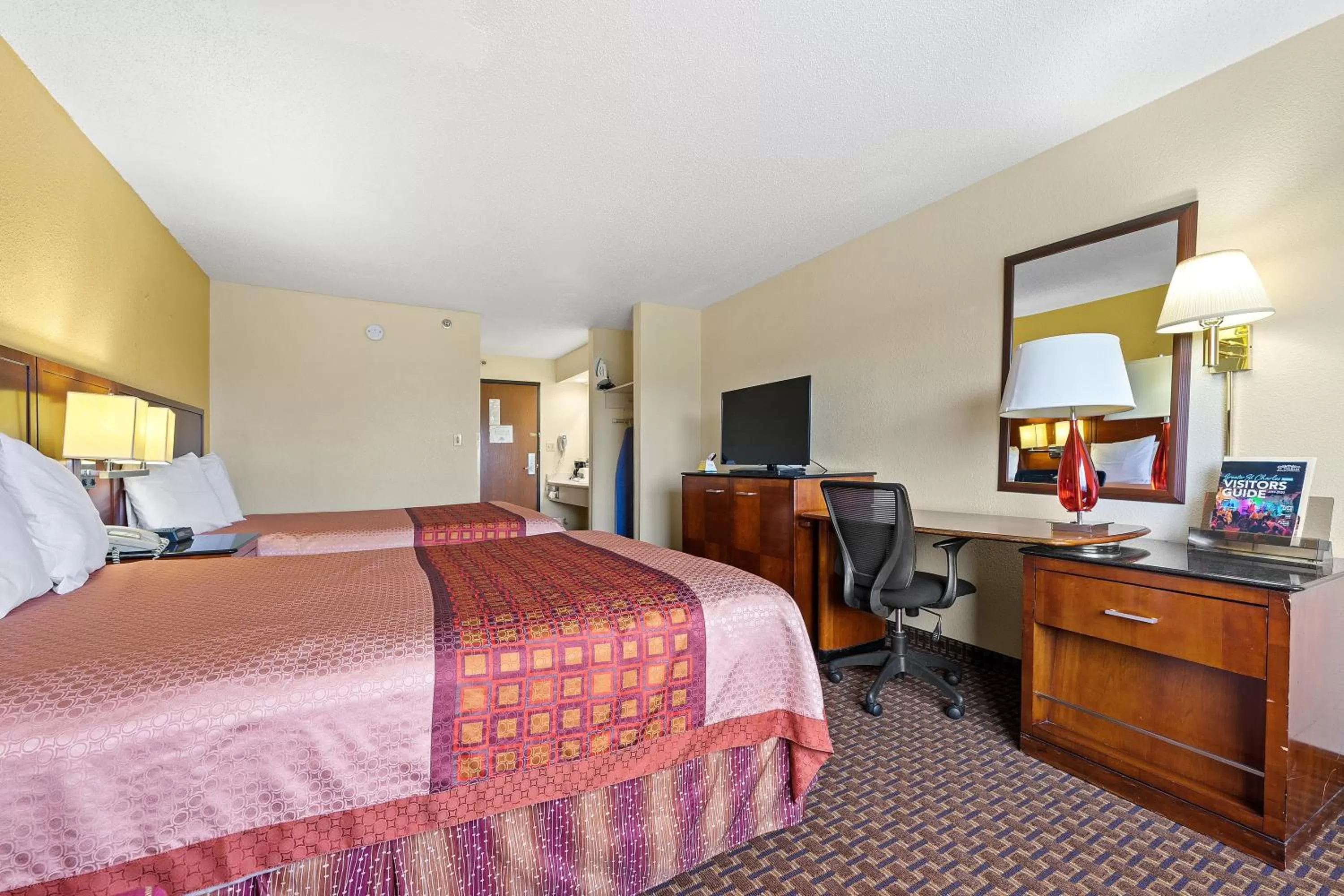 Bedroom, Bed in Geneva Motel