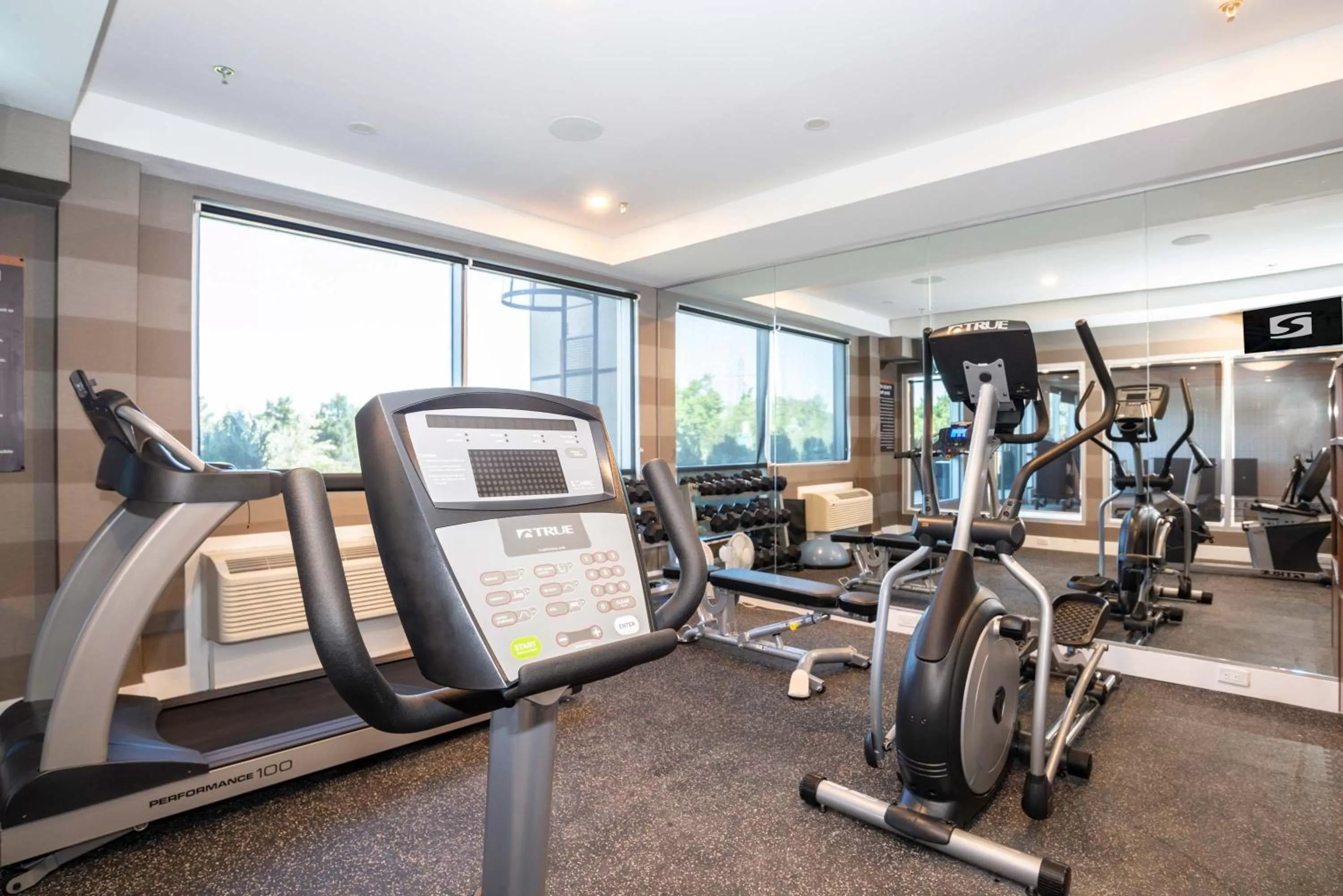 Fitness centre/facilities in Sandman Hotel Hamilton