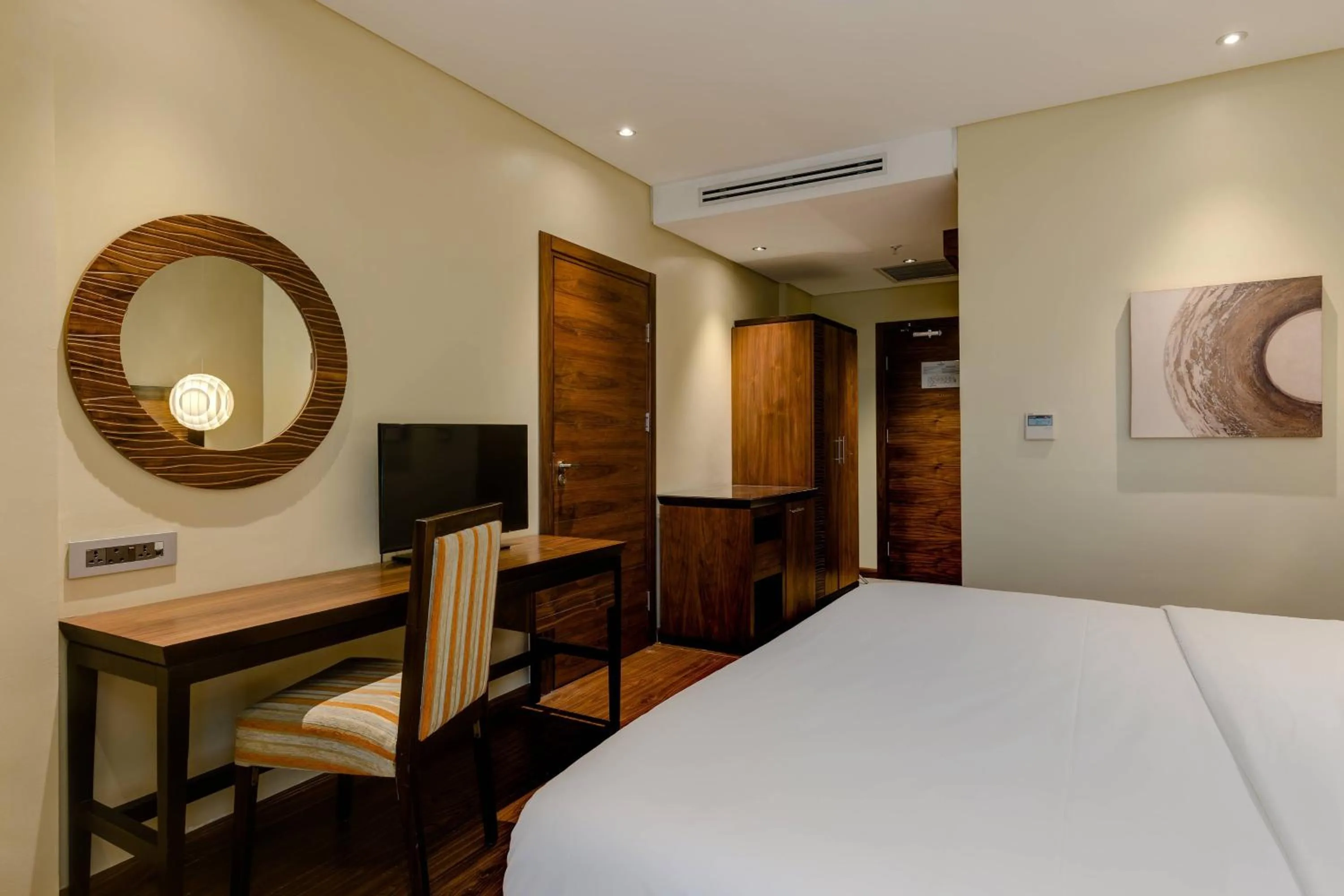 Photo of the whole room, Bed in Protea Hotel by Marriott Ikeja Select