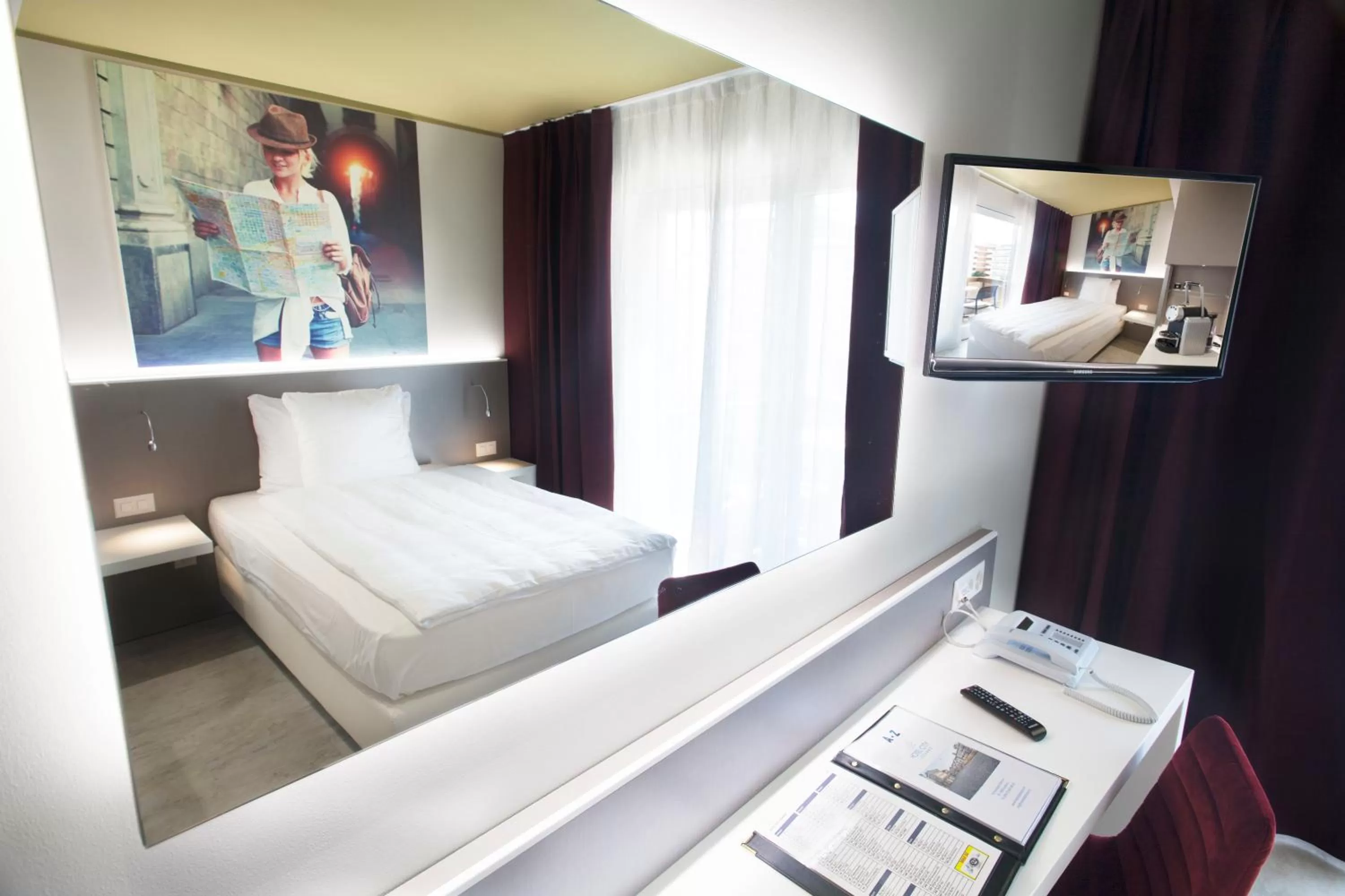 Photo of the whole room, Bed in Hotel City Locarno