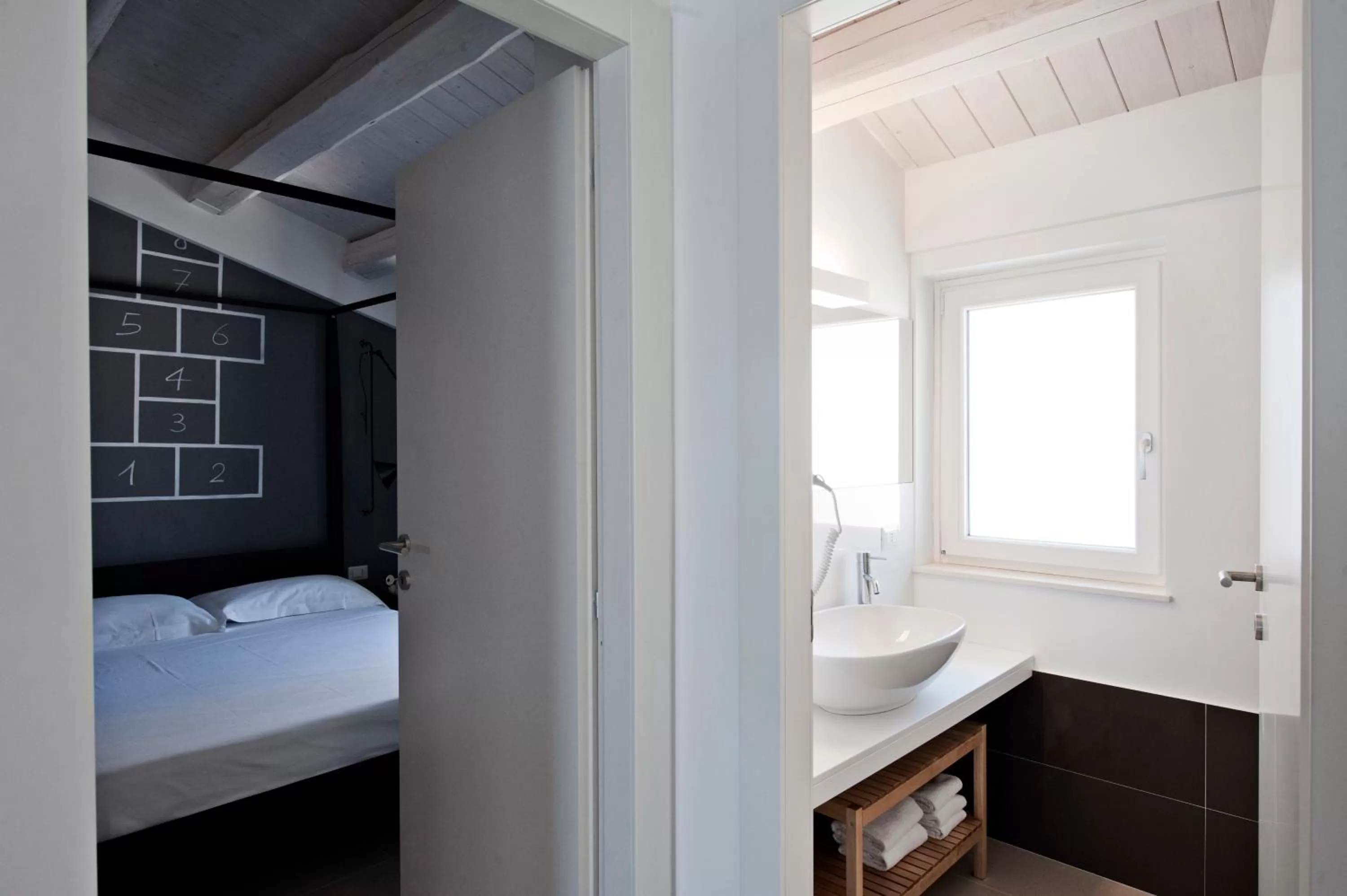 Bathroom, Bed in La Scibina