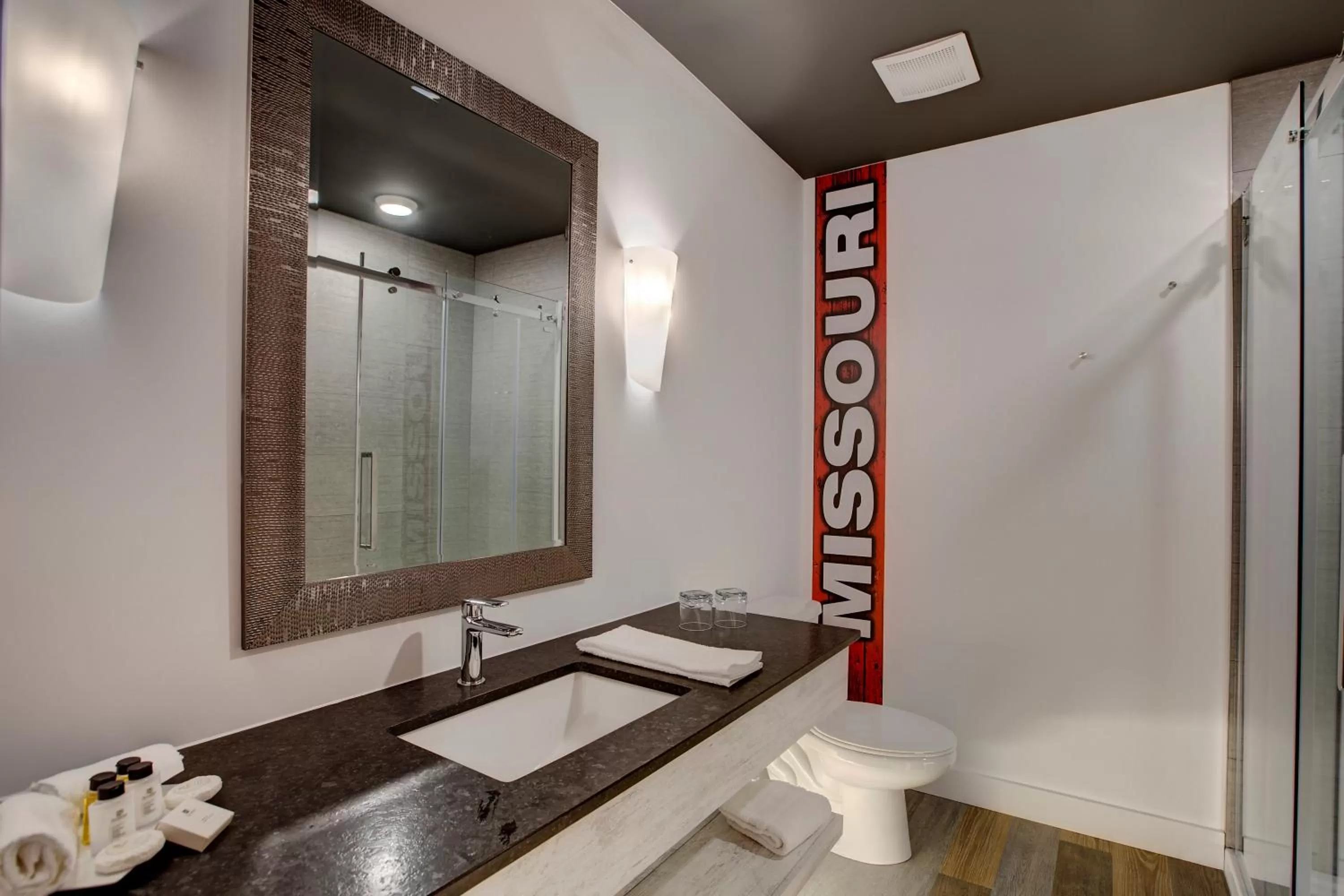 Bathroom in Hotel Historique et Manoir Route 66