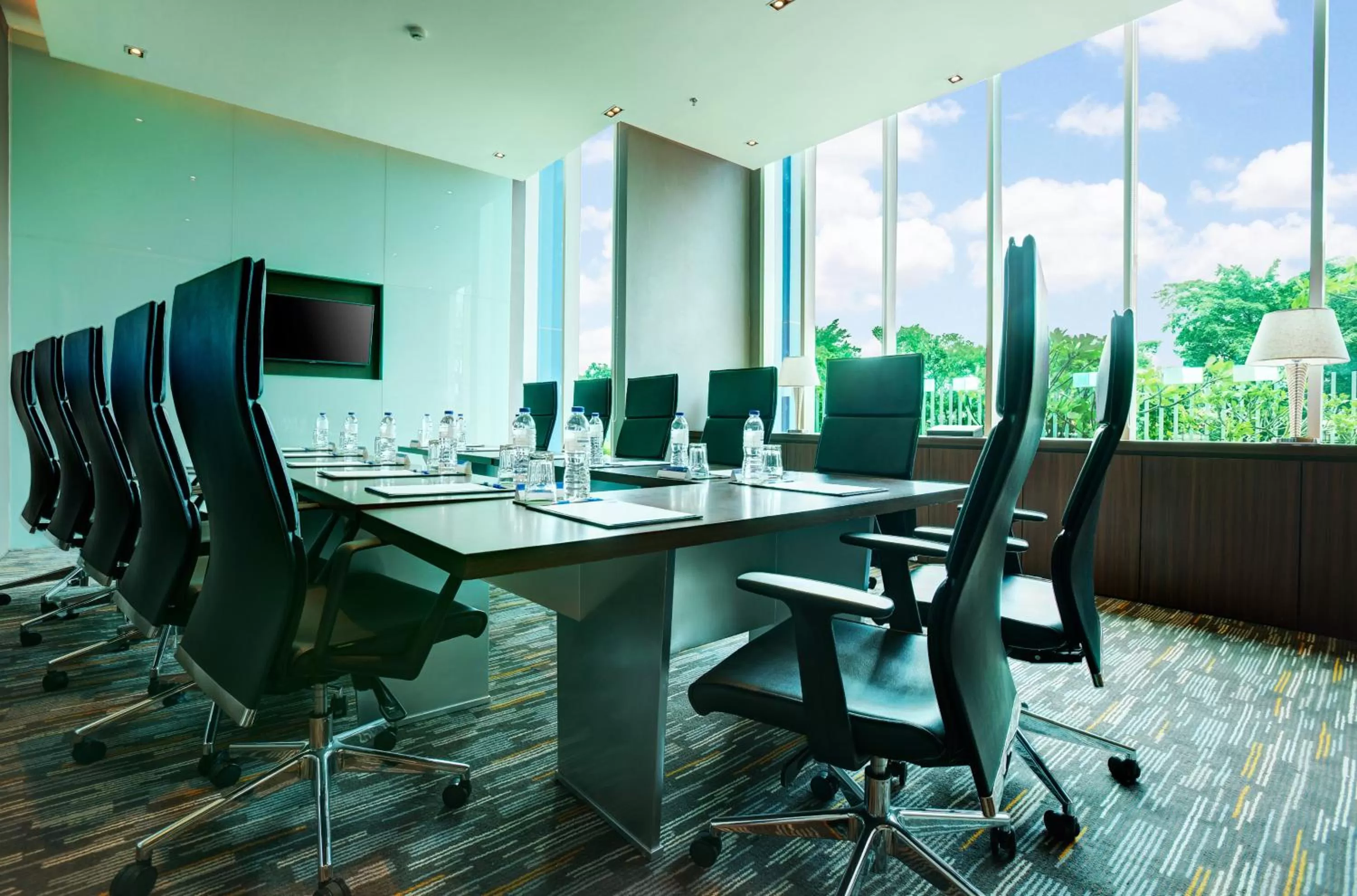 Meeting/conference room in Holiday Inn Express Jakarta International Expo by IHG