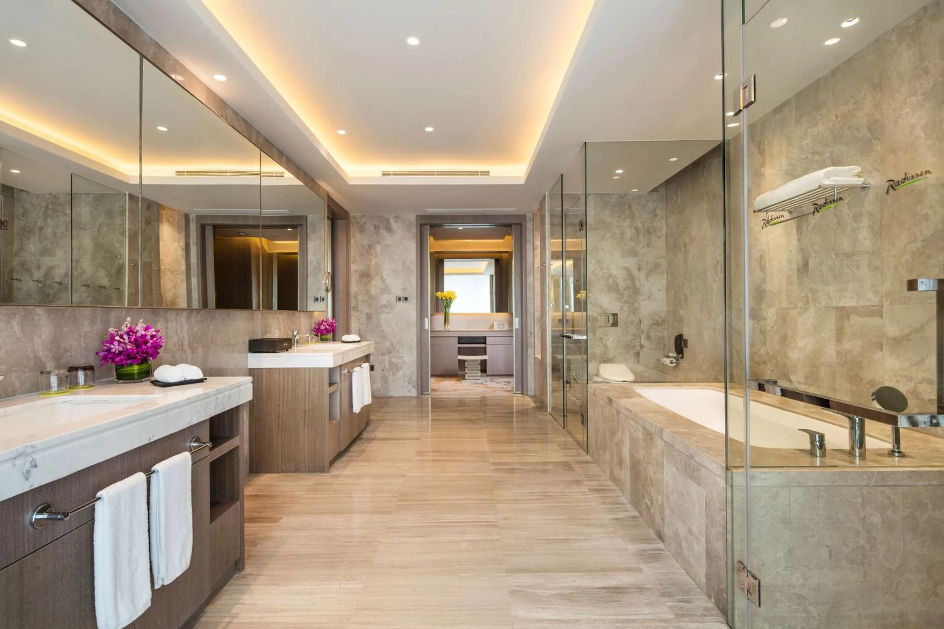 Bathroom in Radisson Exhibition Center Shanghai