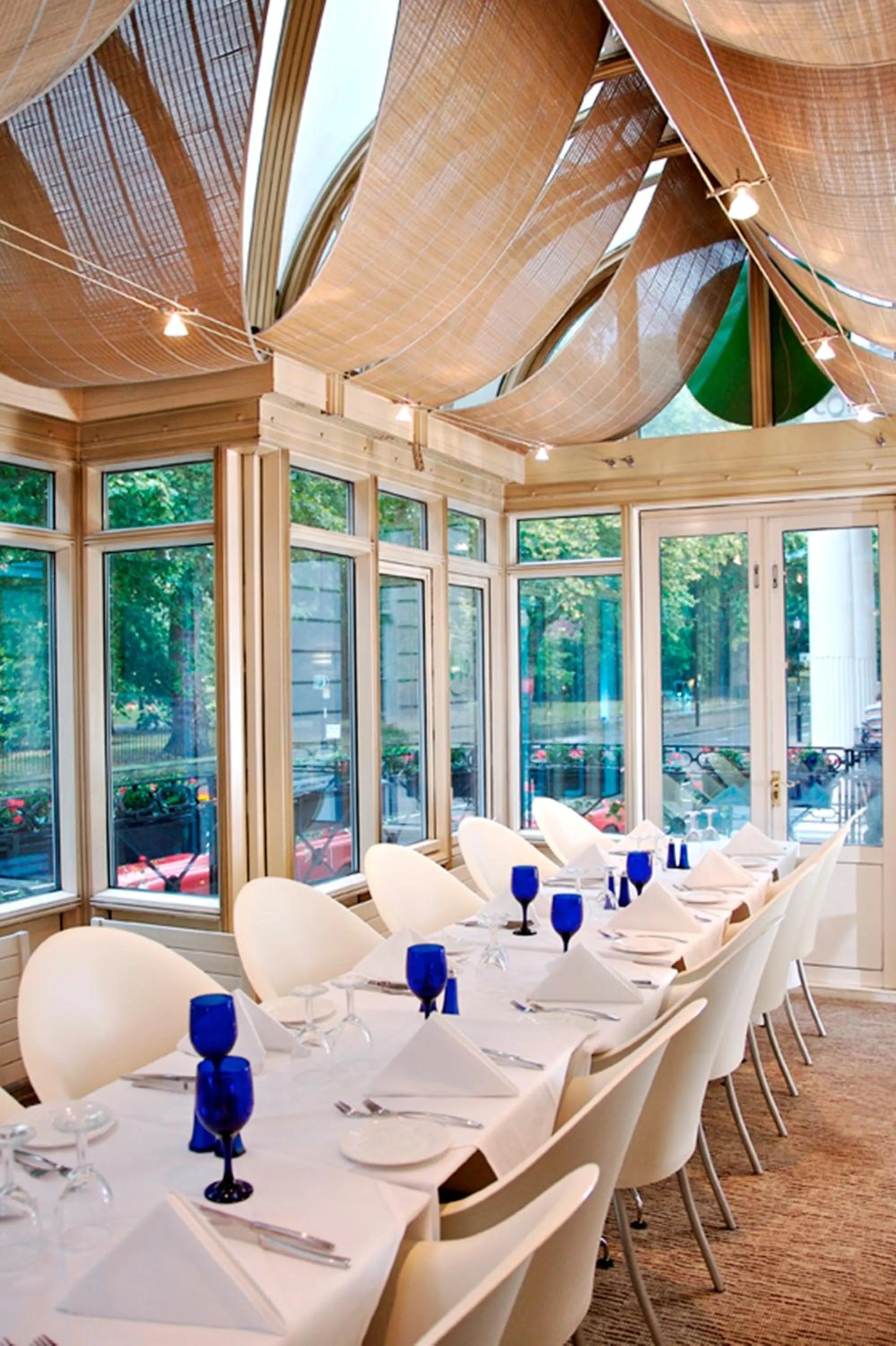 Restaurant/places to eat in Corus Hyde Park Hotel