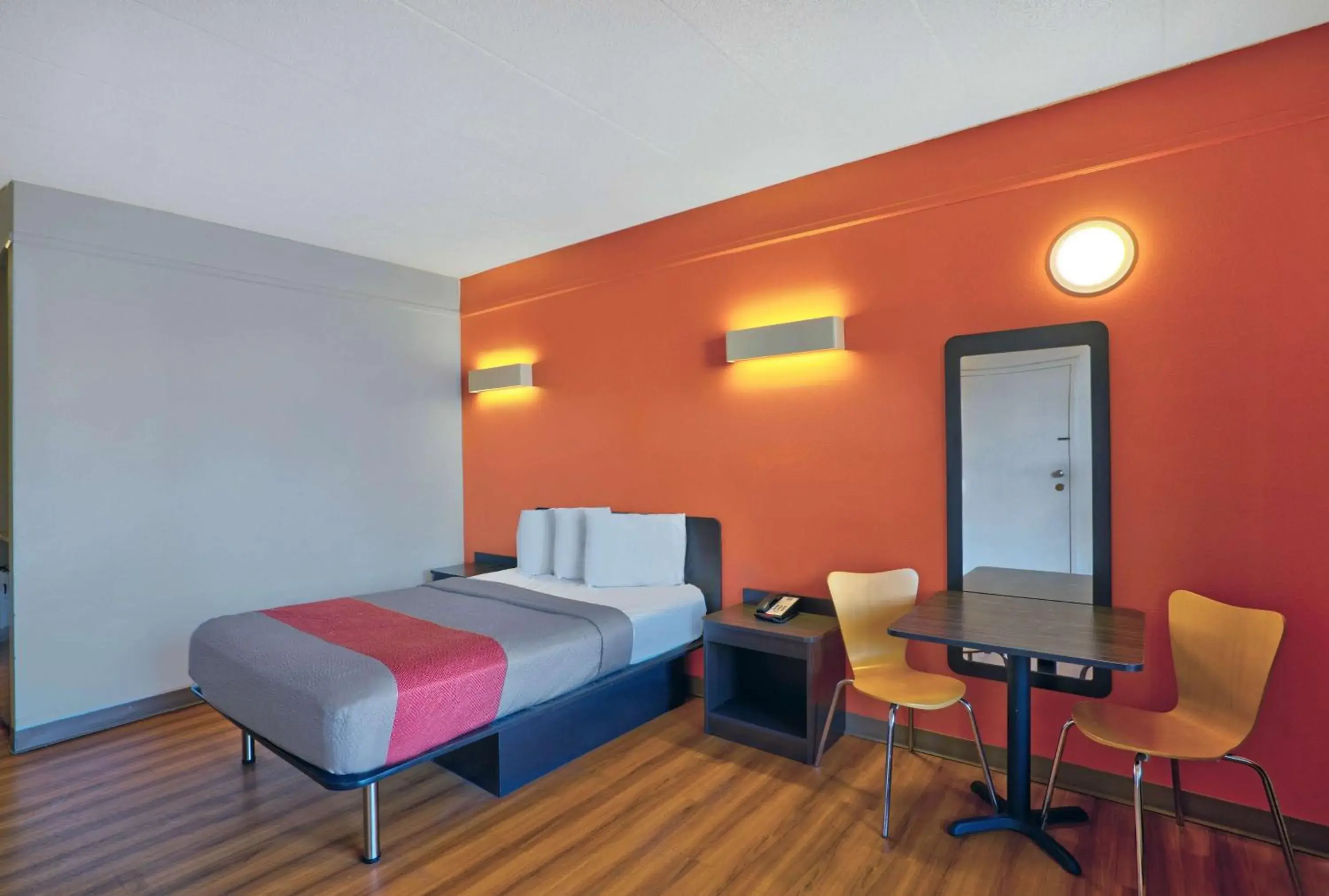 King Room with Spa Bath - single occupancy - Smoking in Motel 6-Seaford, DE King Room with Spa Bath - single occupancy - Smoking in Motel 6-Seaford, DE