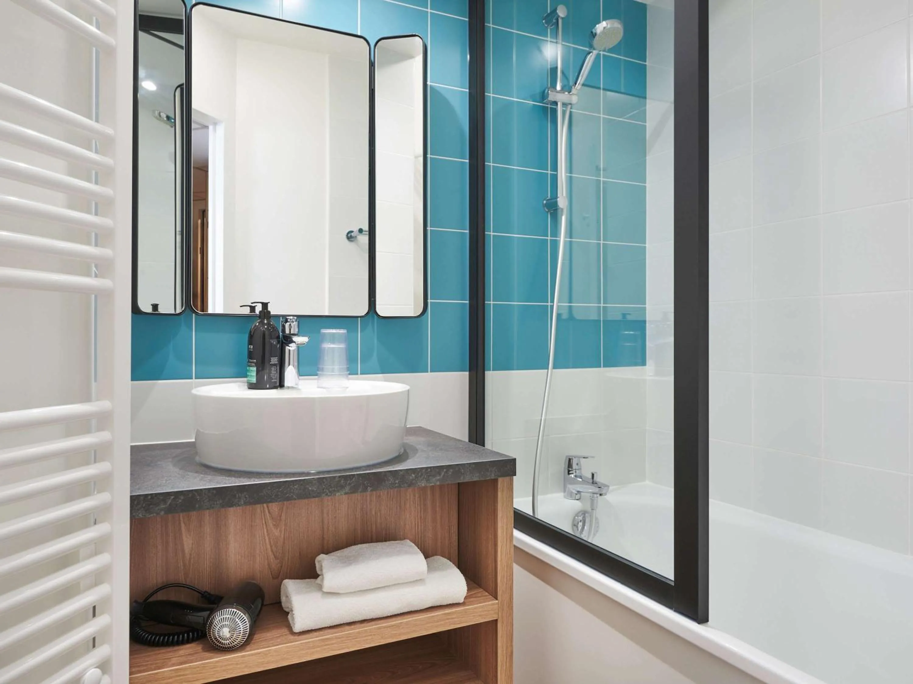 Bathroom in Aparthotel Adagio Porte de Versailles