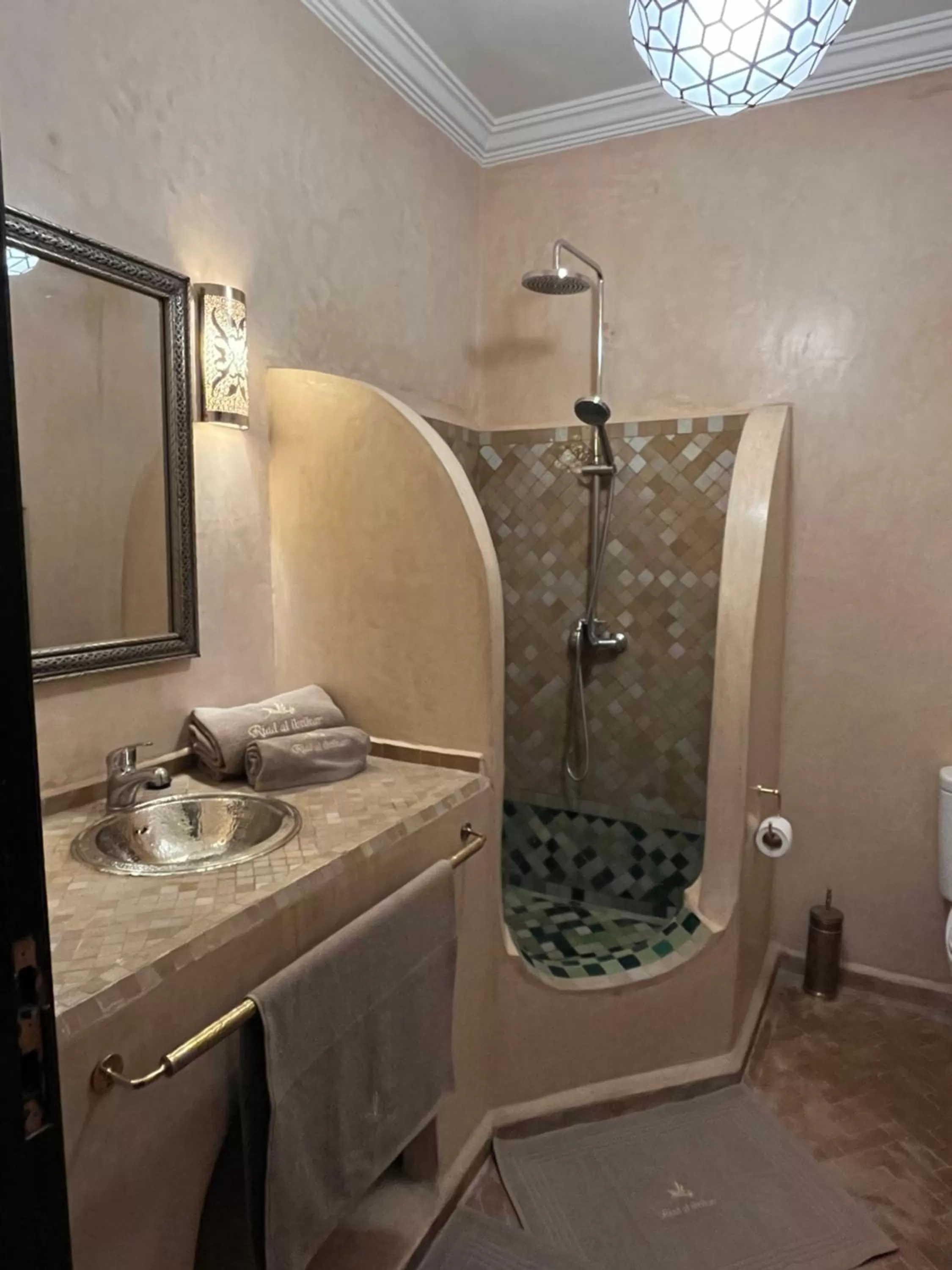 Deluxe King Room in Riad Al Ibtikar