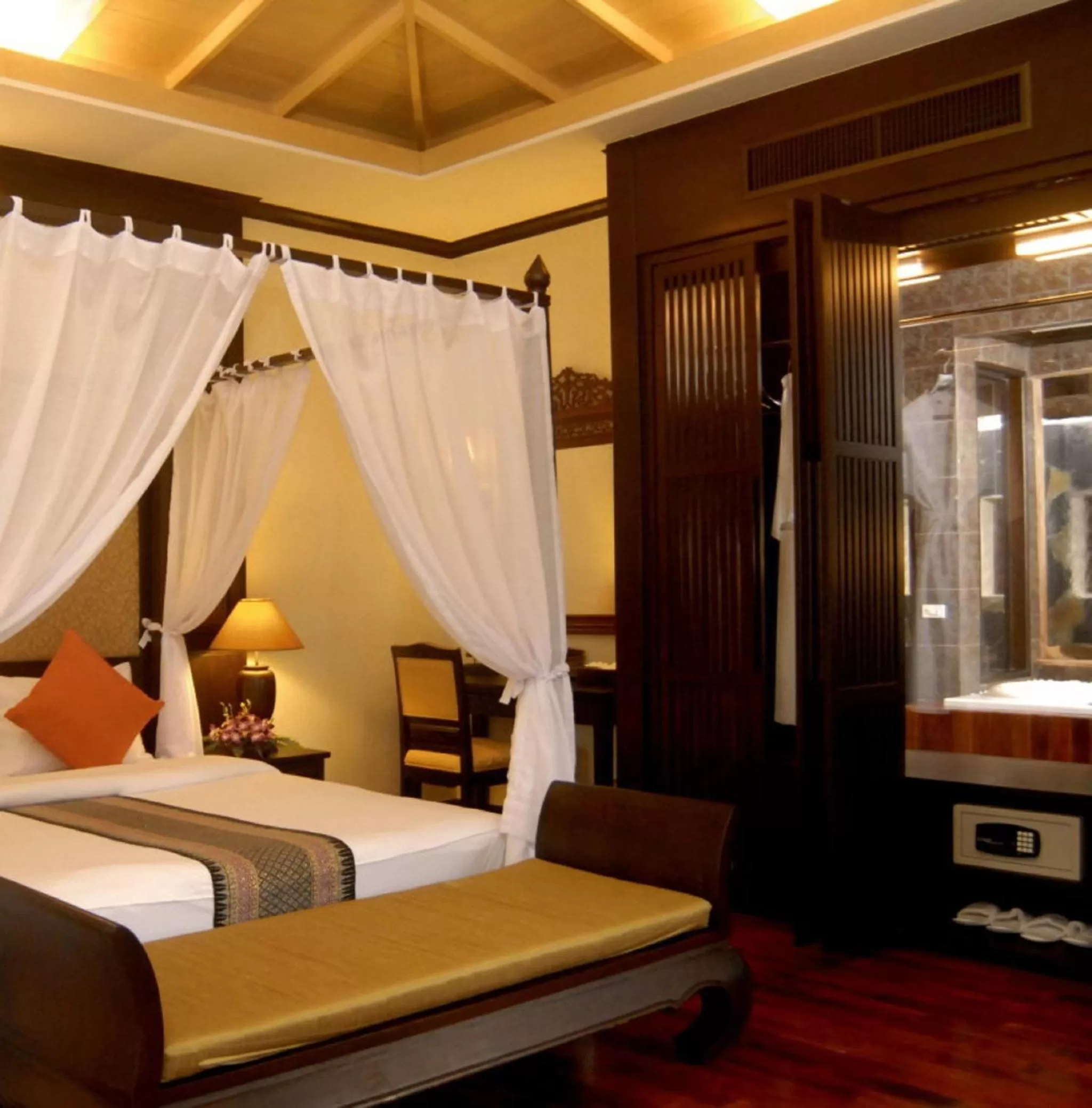 Bed in Mukdara Beach Villa & Spa Resort