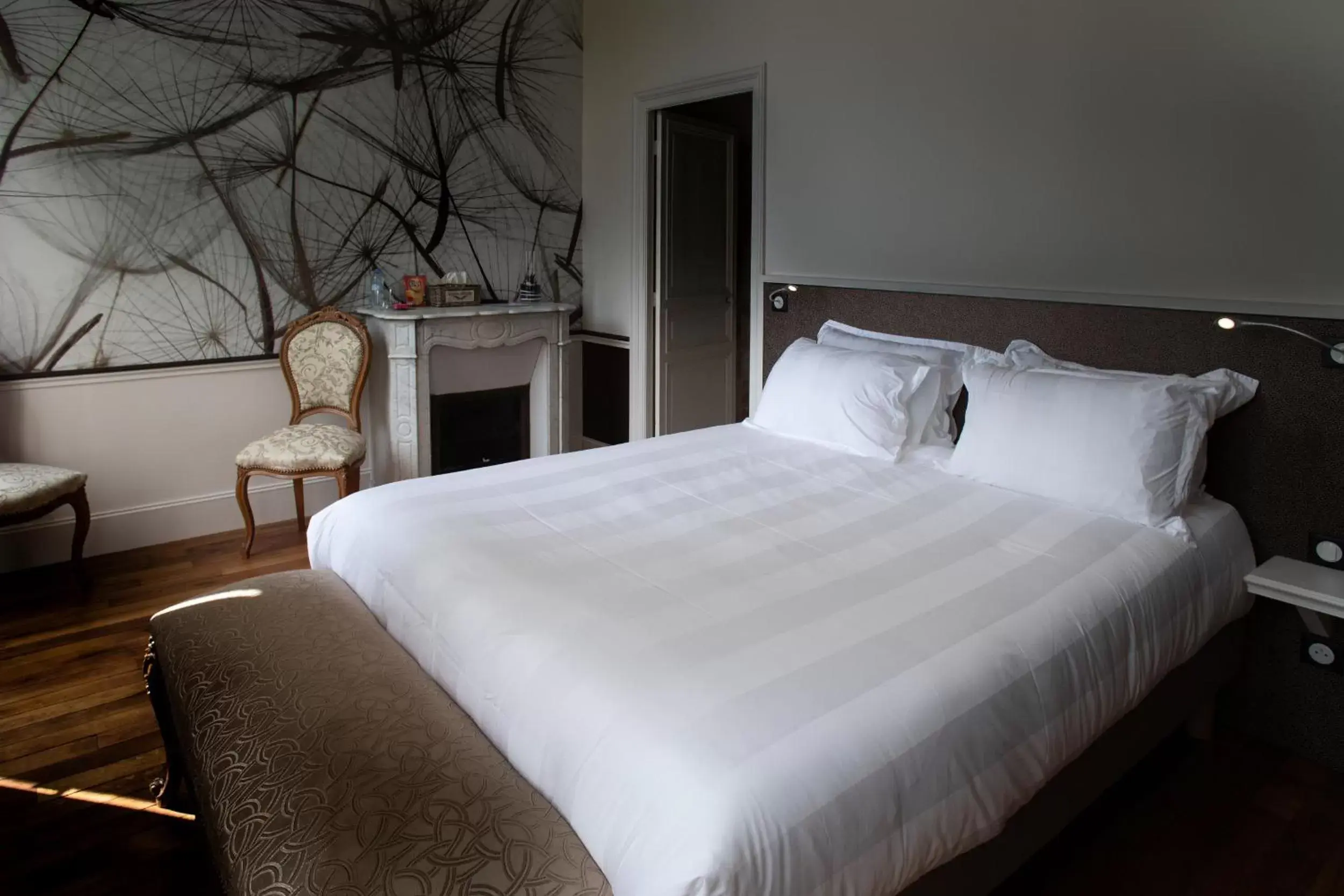 Double Room with Private External Bathroom in La Cave de l'Avenue de champagne Double Room with Private External Bathroom in La Cave de l'Avenue de champagne