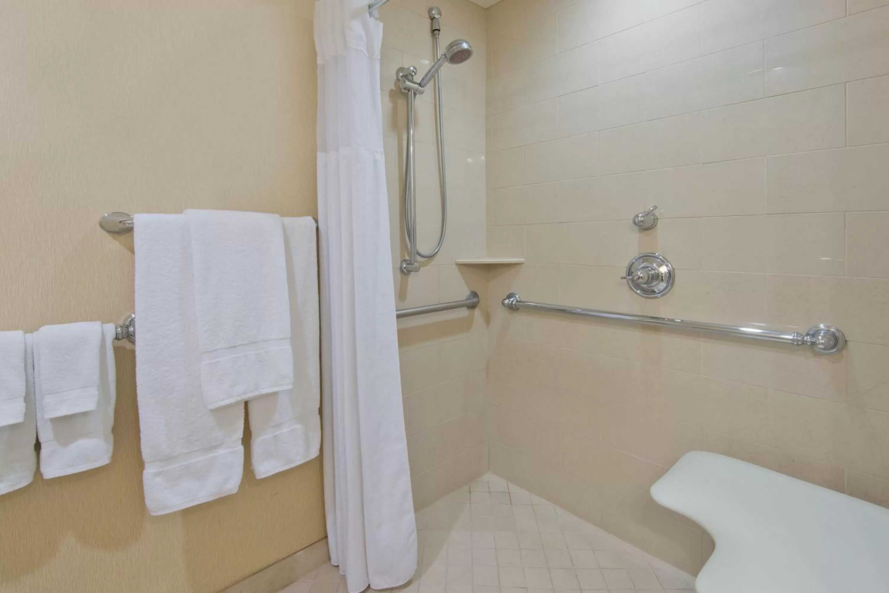 Bathroom in Albuquerque Crowne Plaza by IHG