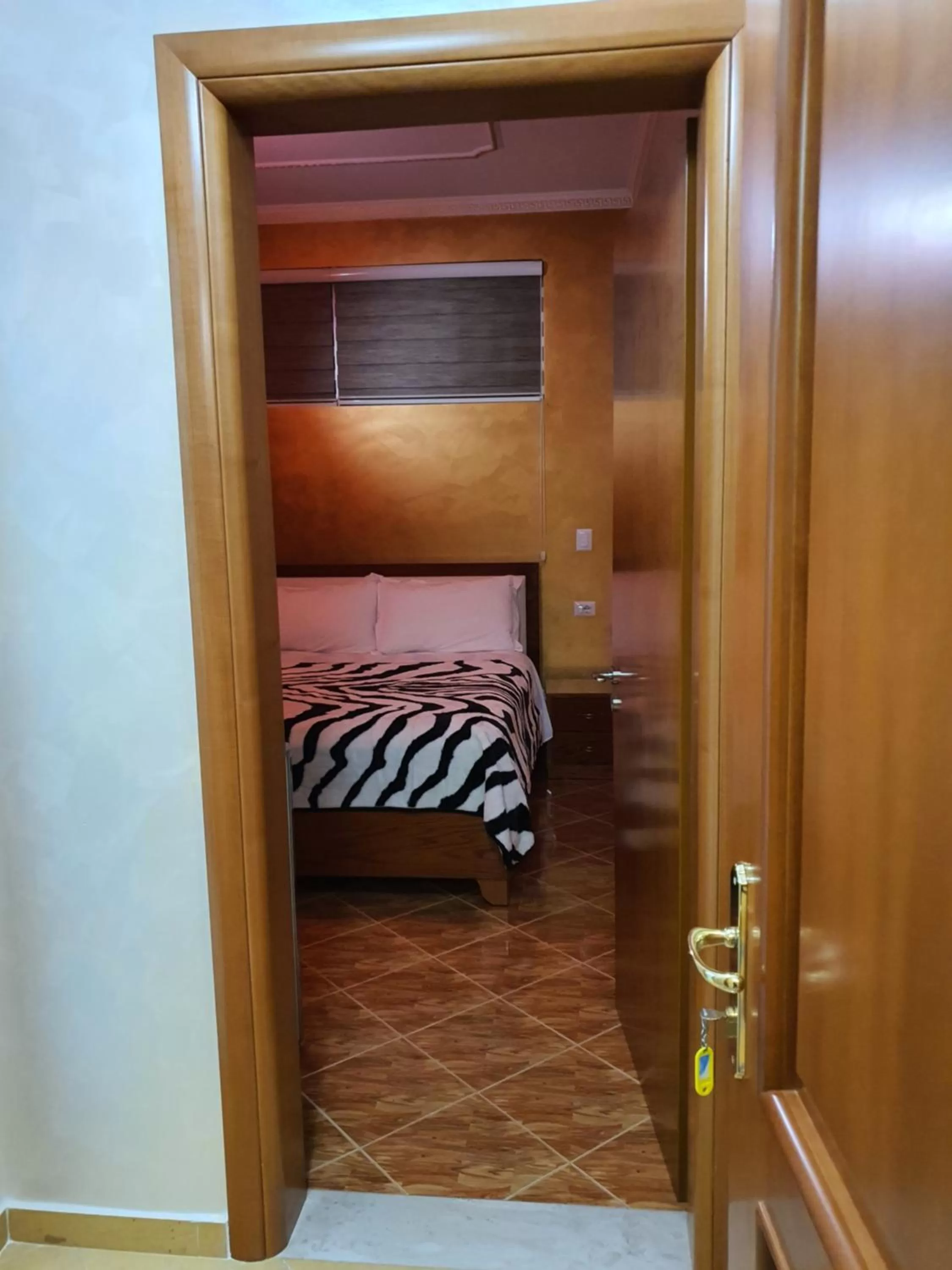 Bed in Kompleksi GJONI