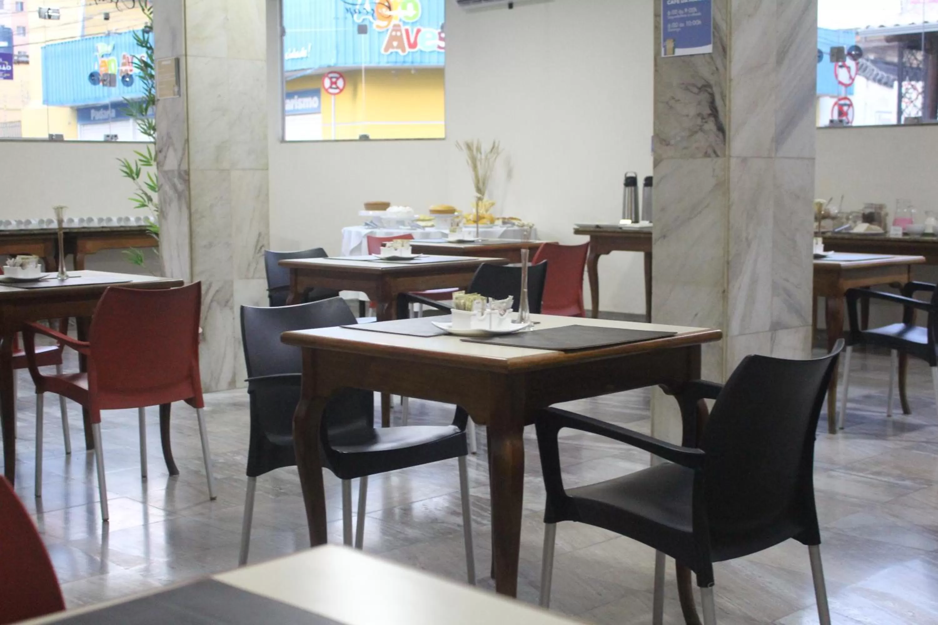 Continental breakfast, Restaurant/Places to Eat in Hotel Oscar Econômico