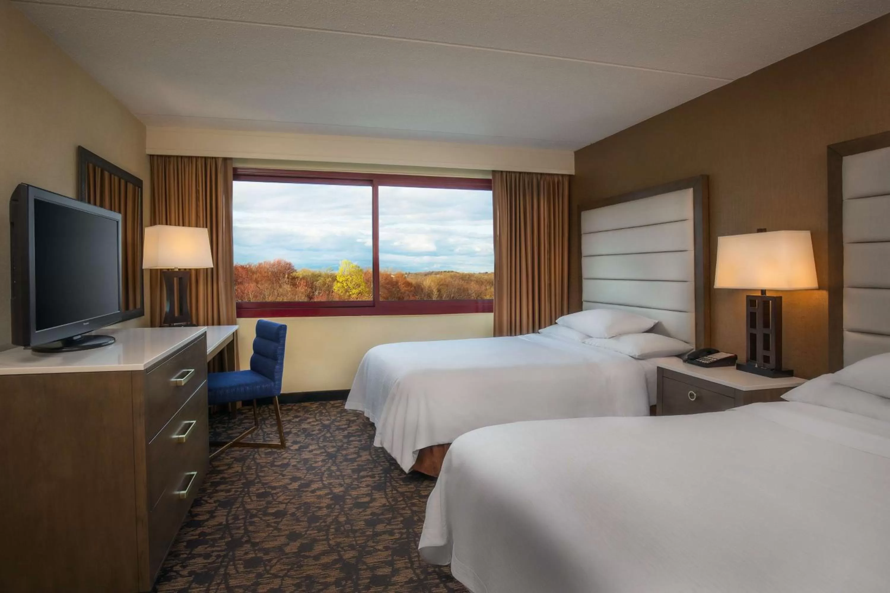 Bed in Embassy Suites by Hilton Boston Waltham