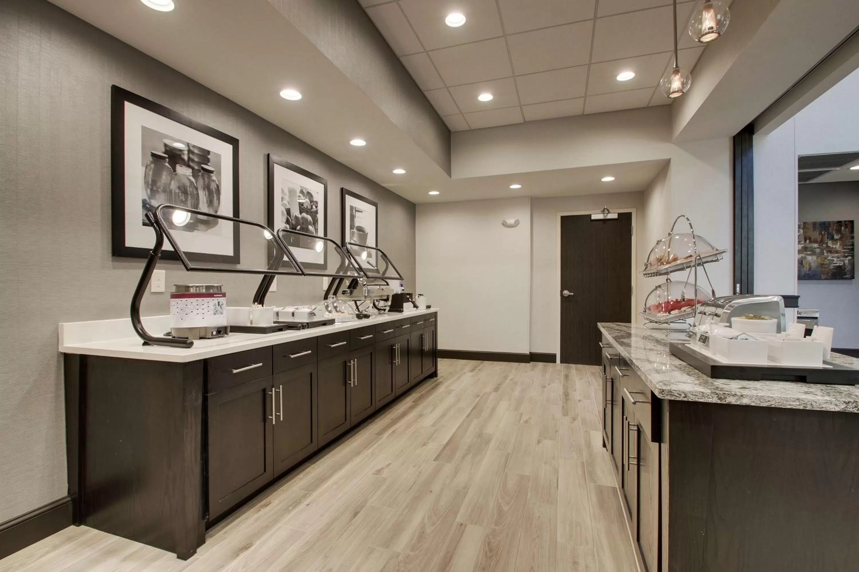 Restaurant/places to eat in Hampton Inn & Suites By Hilton Knightdale Raleigh