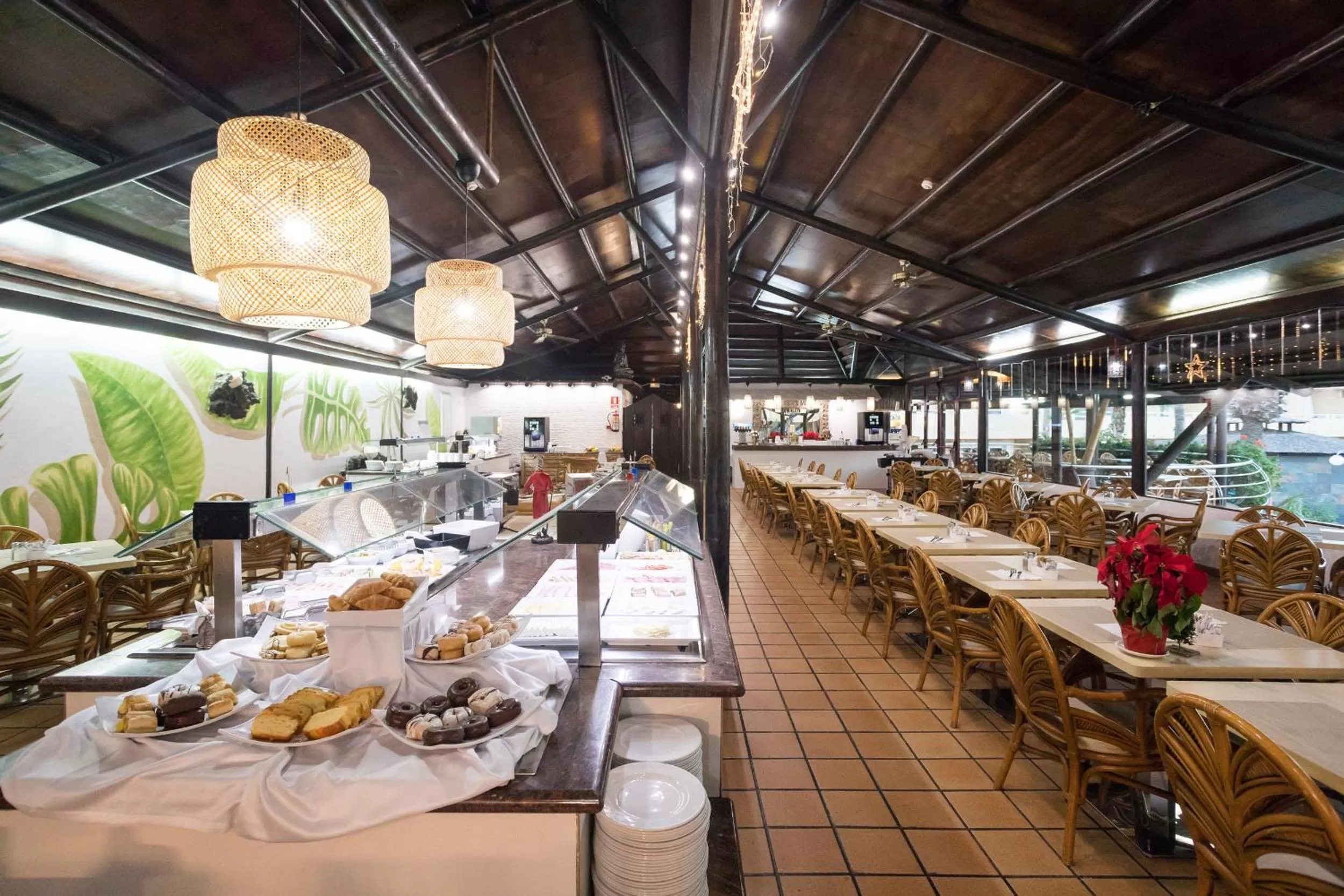 Restaurant/places to eat in Hotel Arena Suite - Adults Only