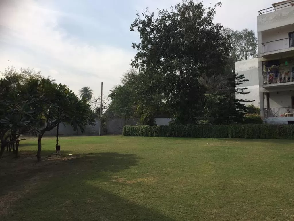 Facade/entrance, Garden in Homestay Chateau 39