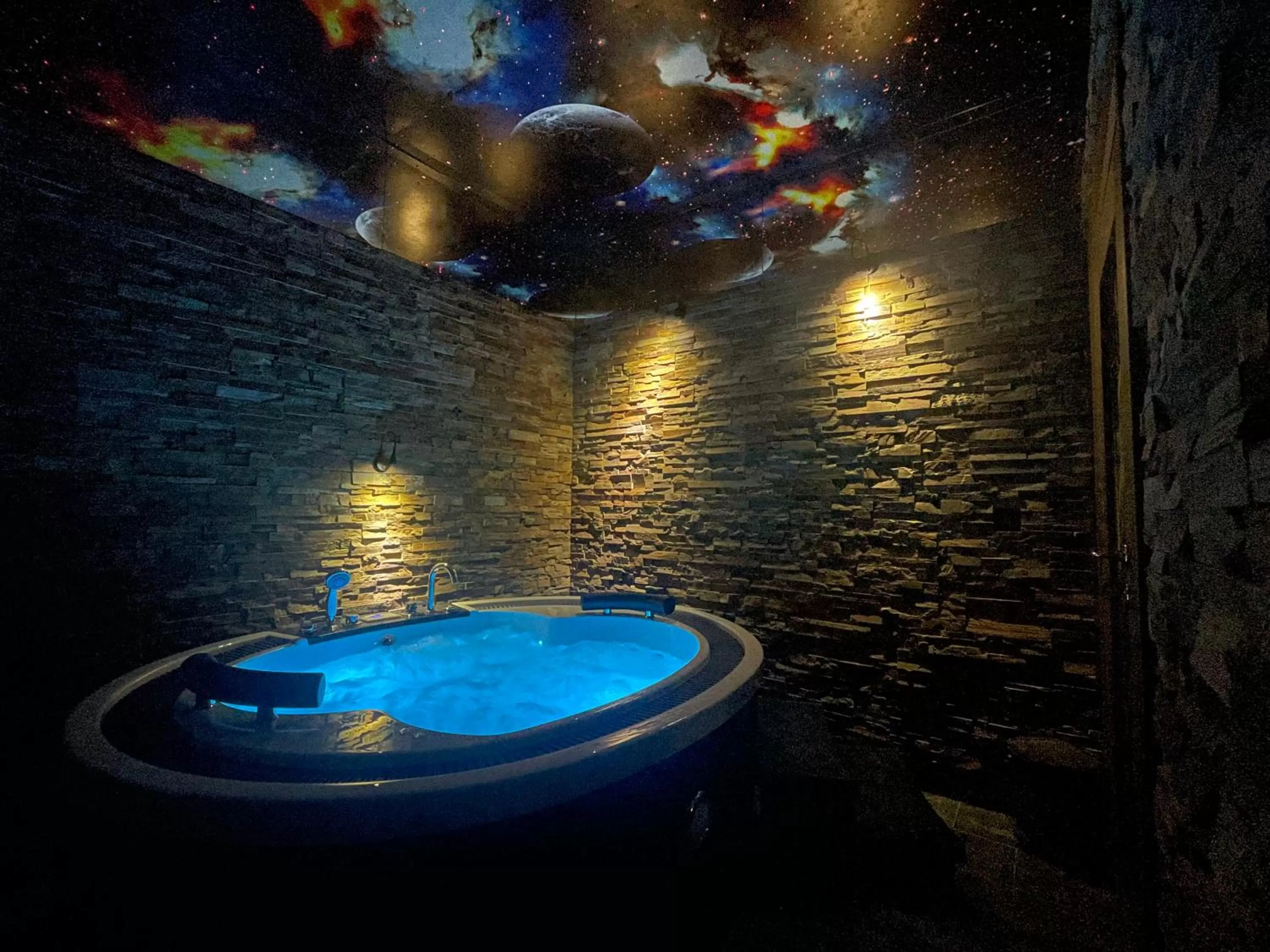 Hot Tub in Amber Hotel