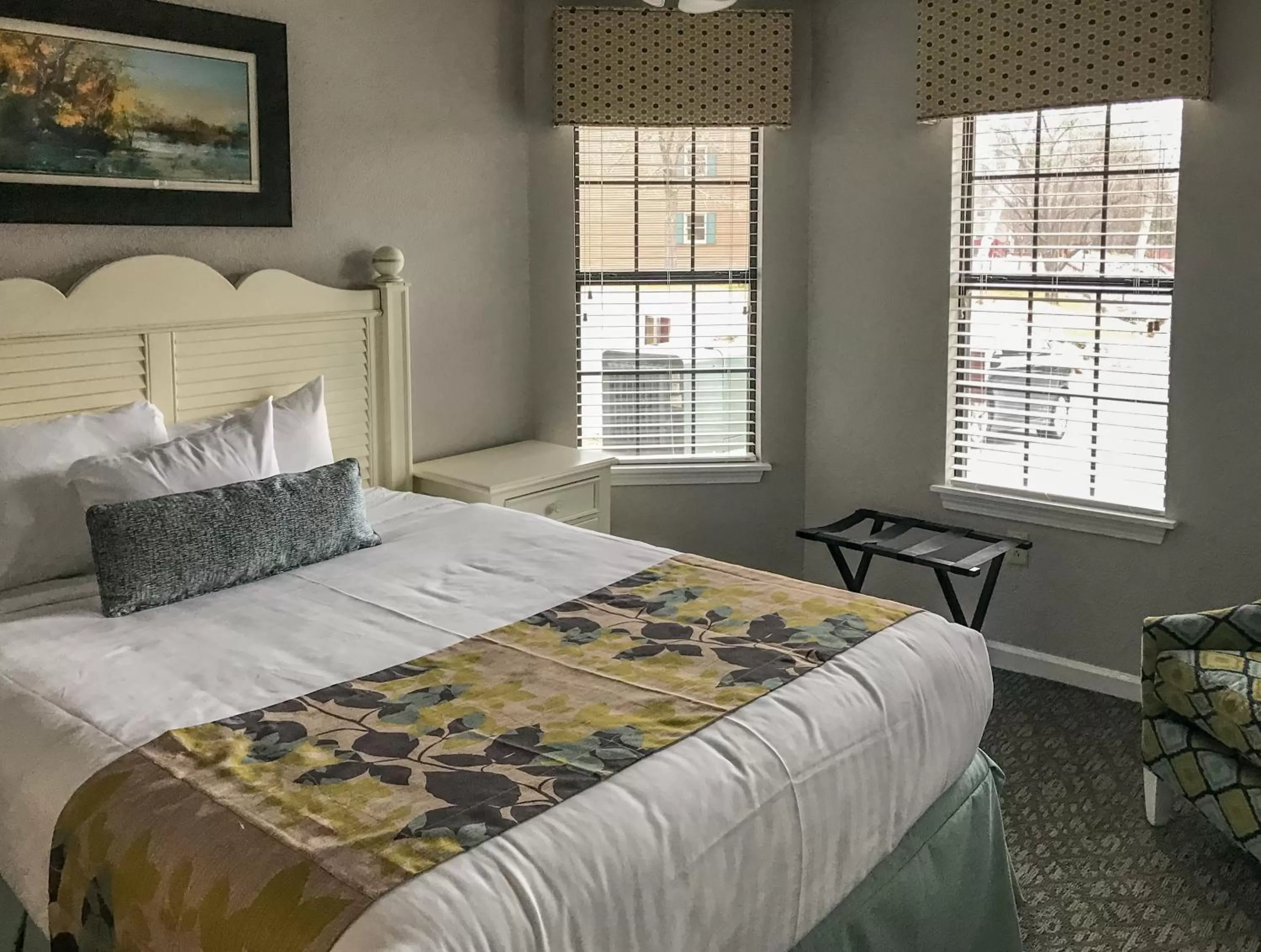 Photo of the whole room, Bed in Holiday Inn Club Vacations Oak n Spruce Resort in the Berkshires