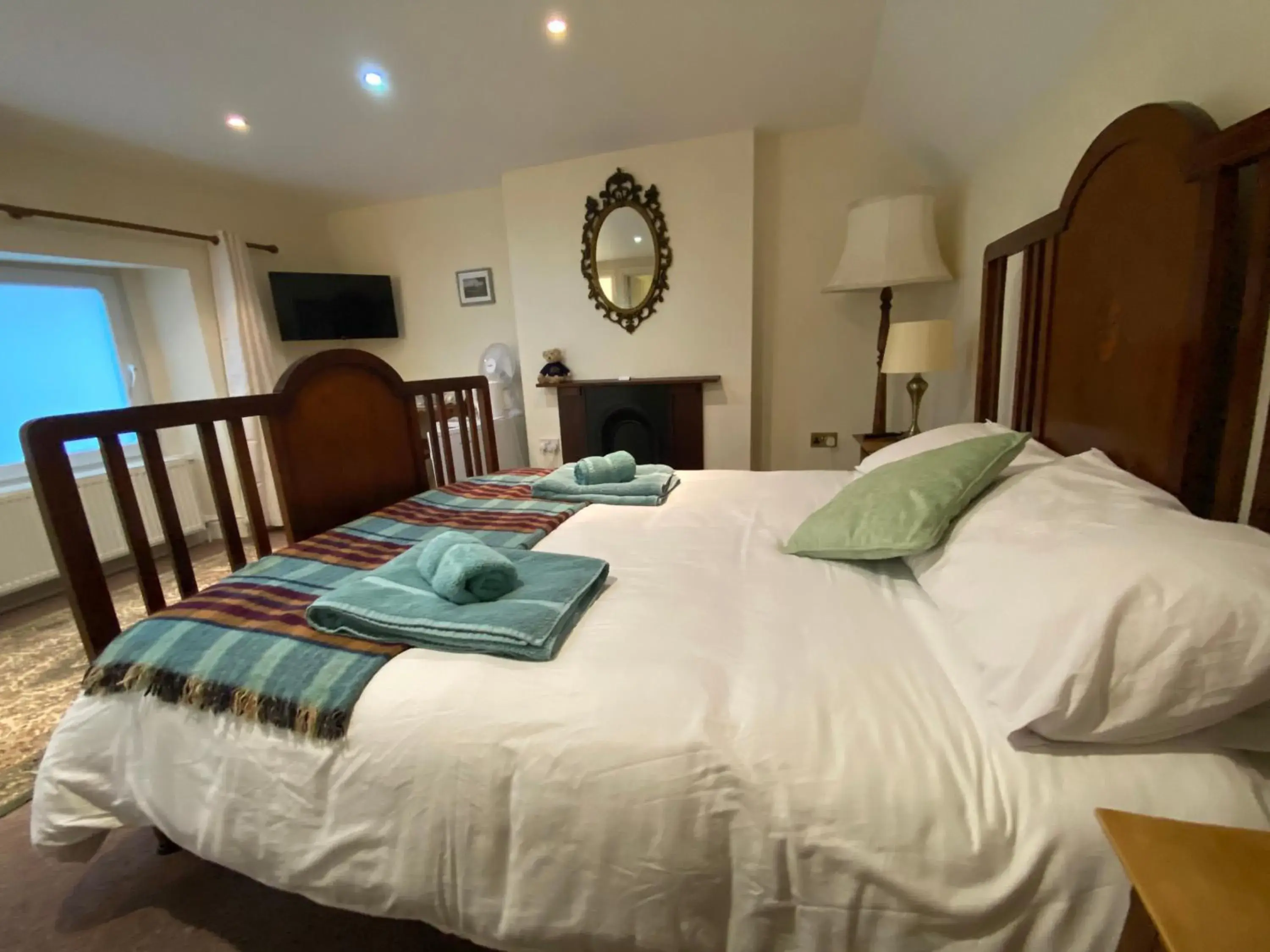 Large Double Room in Station House, Dartmoor and Coast located, Village centre Hotel Large Double Room in Station House, Dartmoor and Coast located, Village centre Hotel