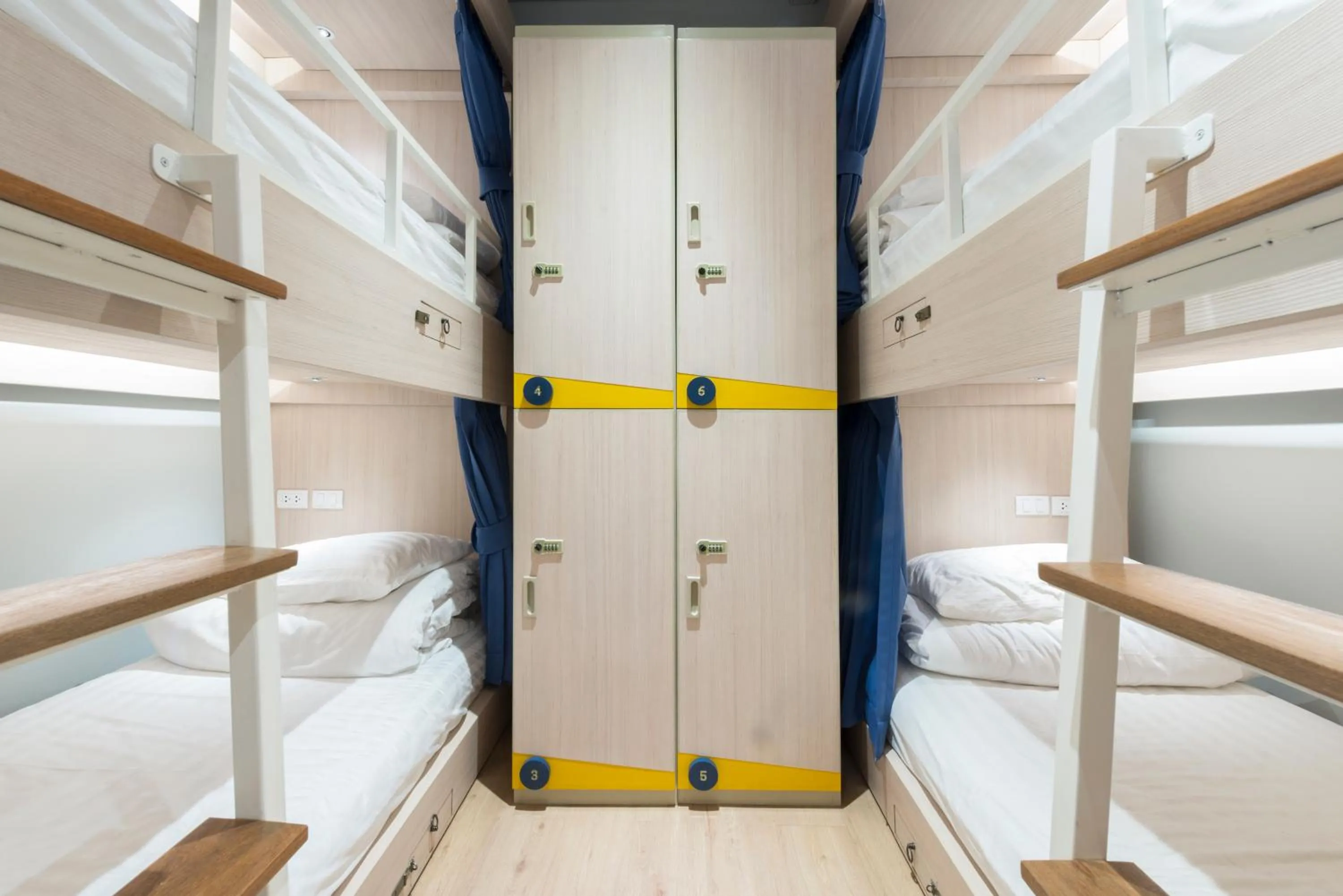 Bed in Kinnon Deluxe Hostel Coworking Cafe