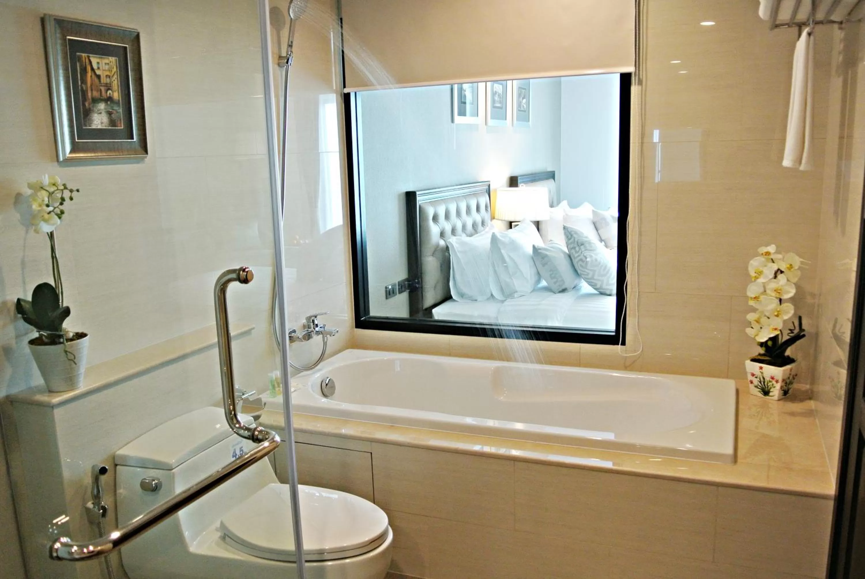 Bathroom, Bed in SN Plus Hotel - SHA Plus