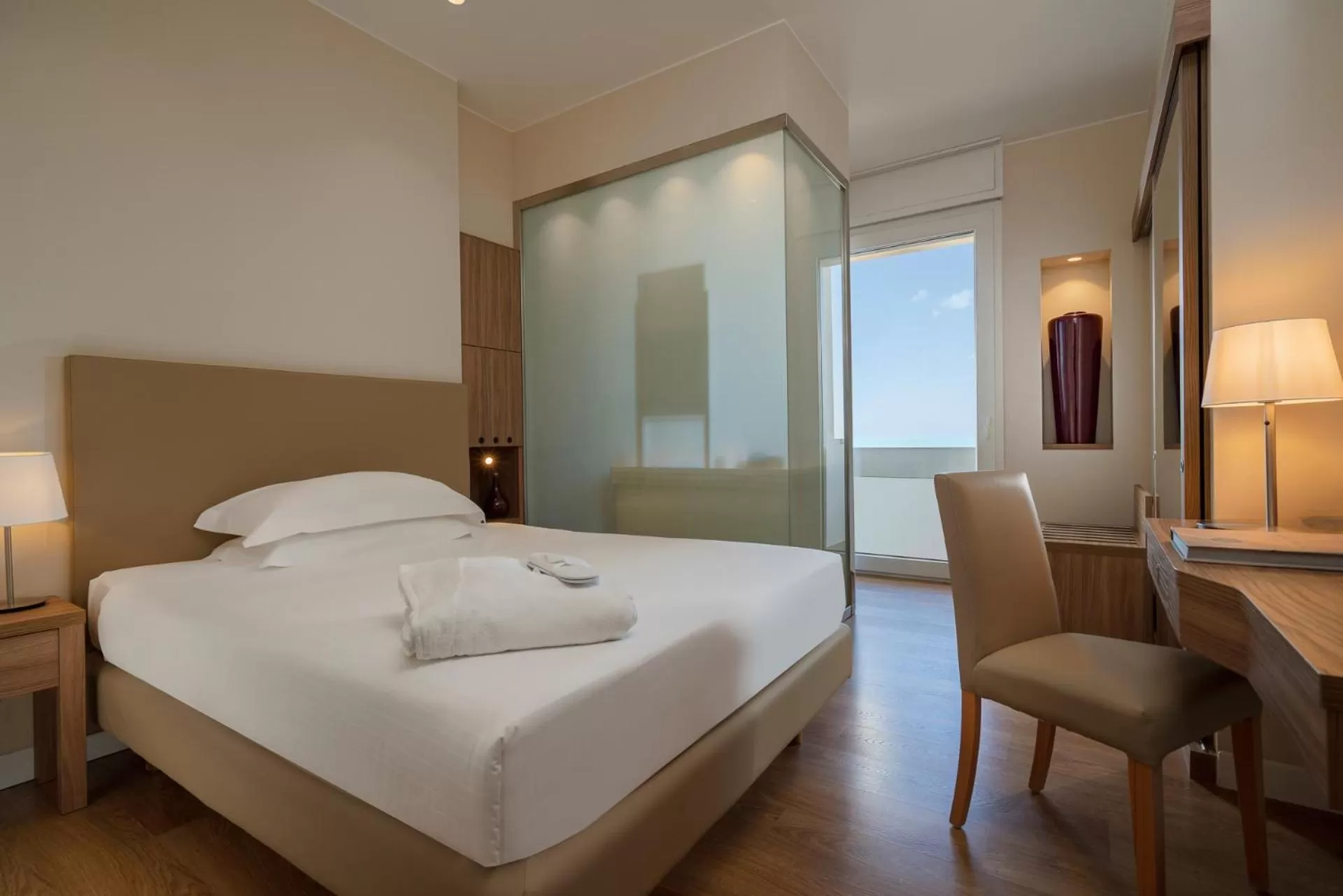 Photo of the whole room, Bed in National Hotel