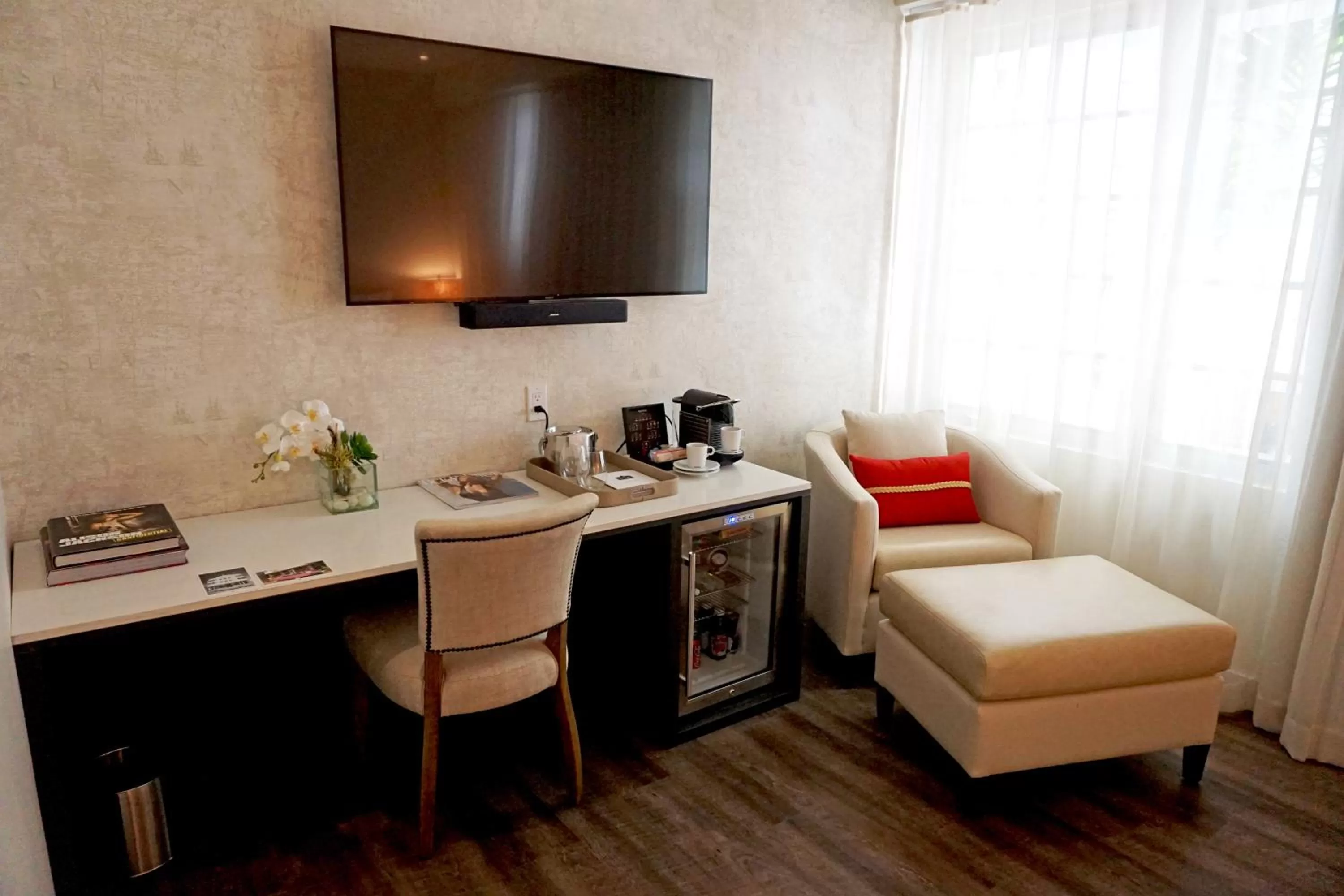 TV and multimedia, Bed in The Marlin Hotel