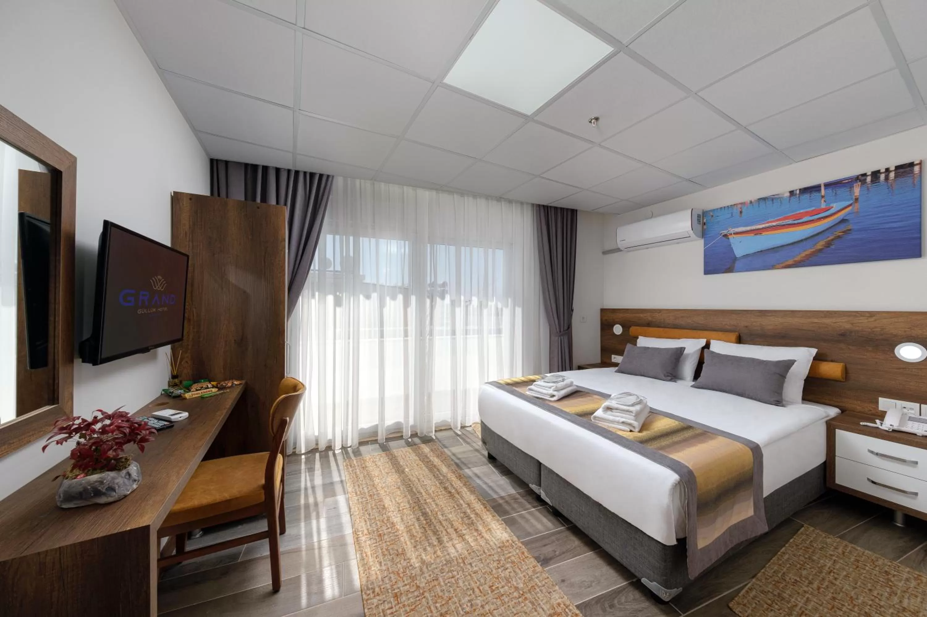 Photo of the whole room, Bed in Grand Gulluk Hotel City Center Antalya