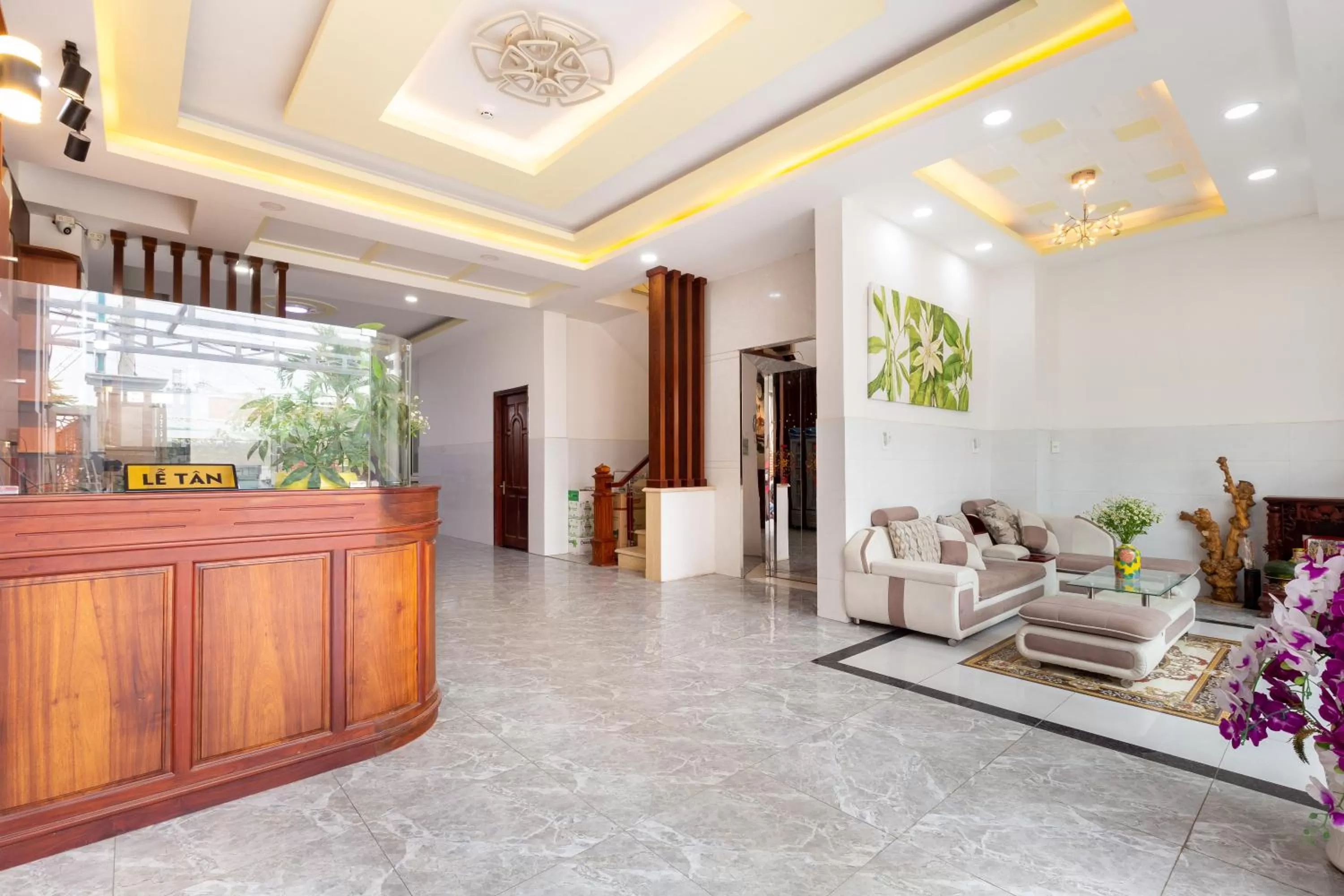 Communal lounge/ TV room, Lobby/Reception in Luxury Vườn Lài Hotel