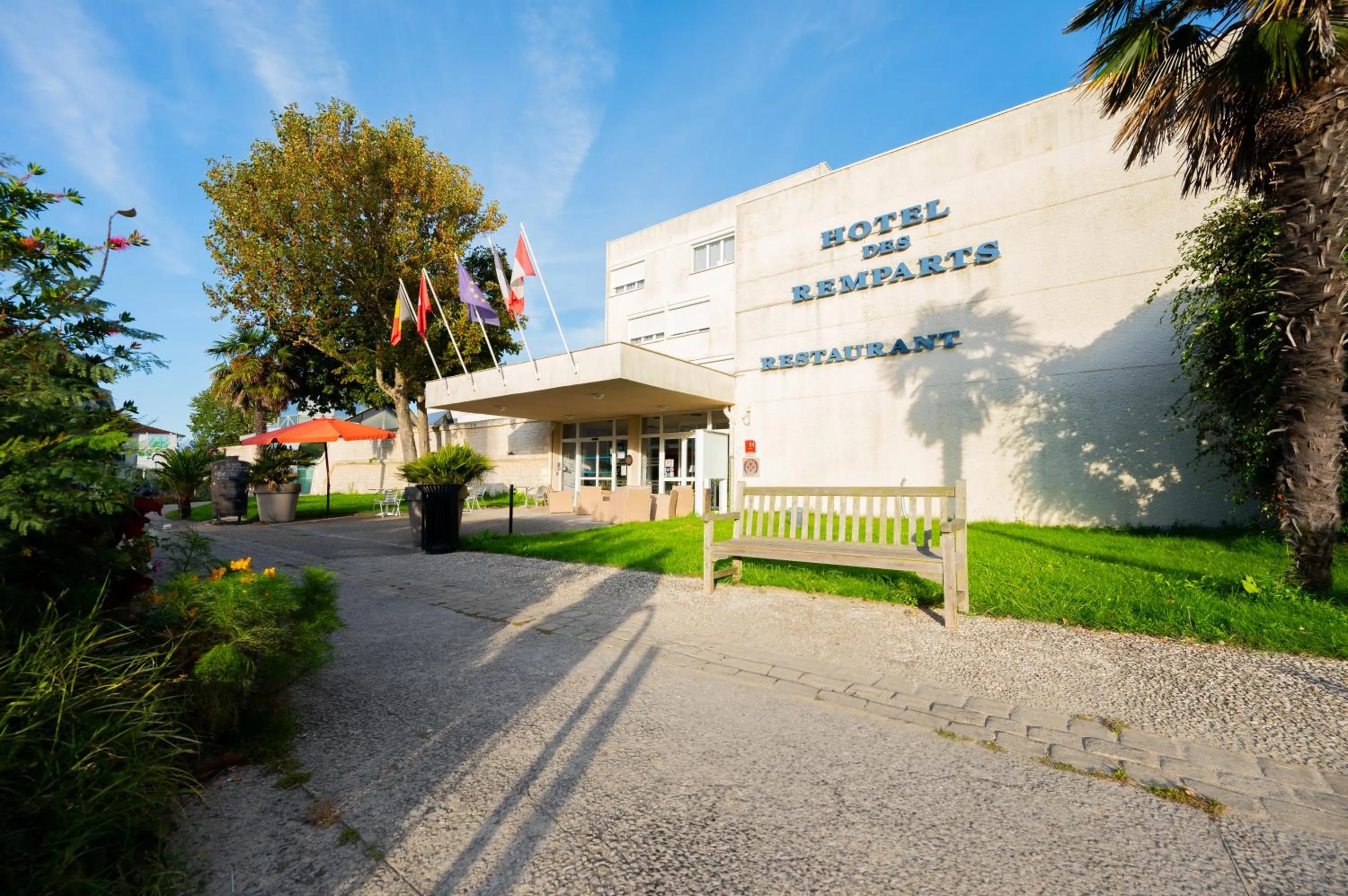 Property building in Hôtel & Restaurant des Remparts