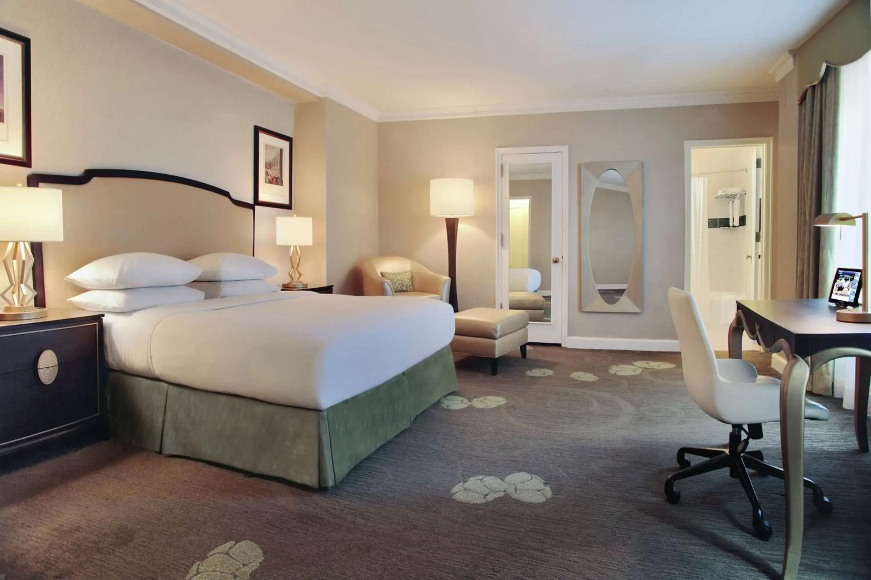 Premium King Room in The Palmer House Hilton Premium King Room in The Palmer House Hilton